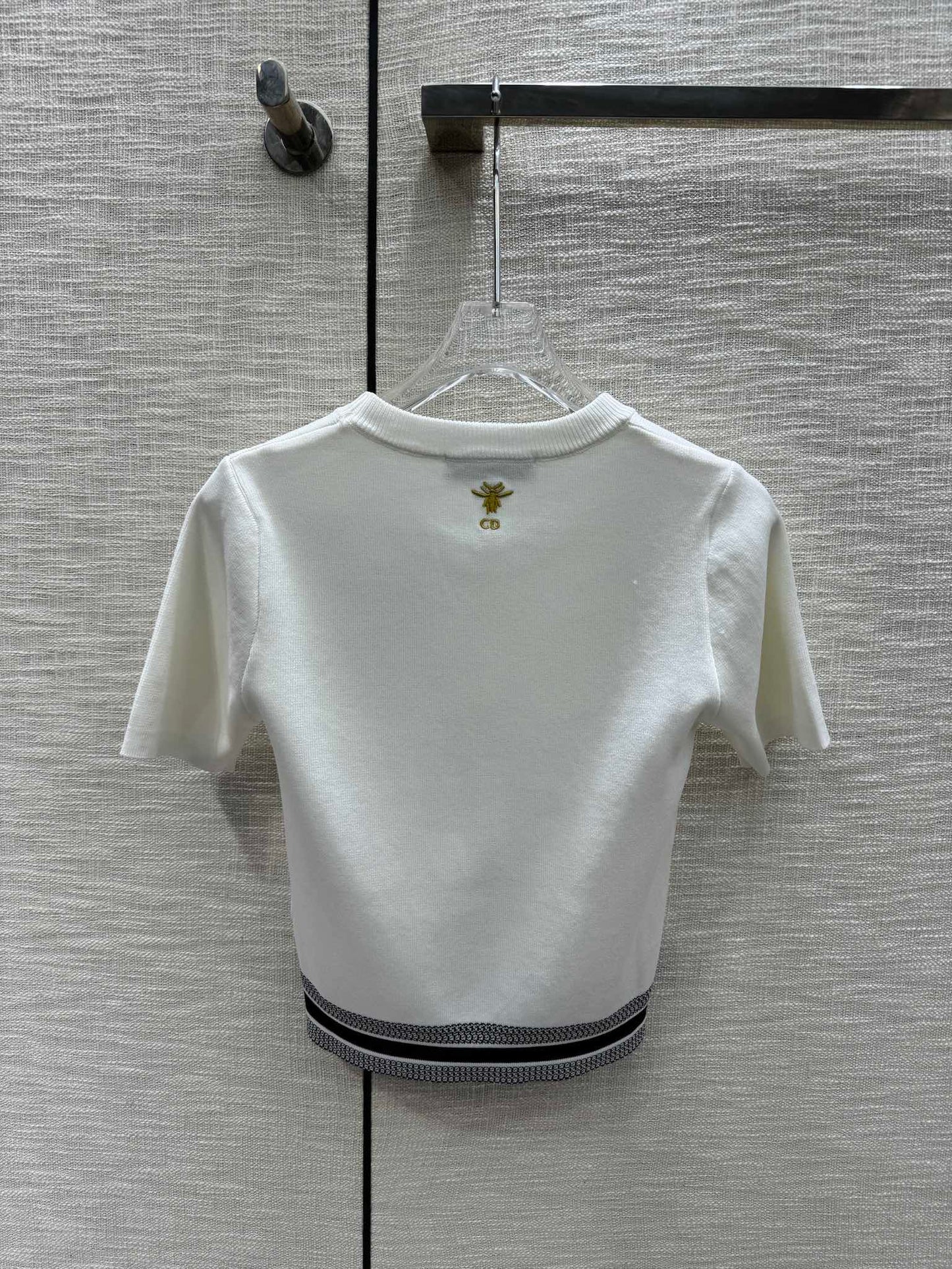 迪D家-2403 刺繡蝴蝶圓領針織短袖 白色