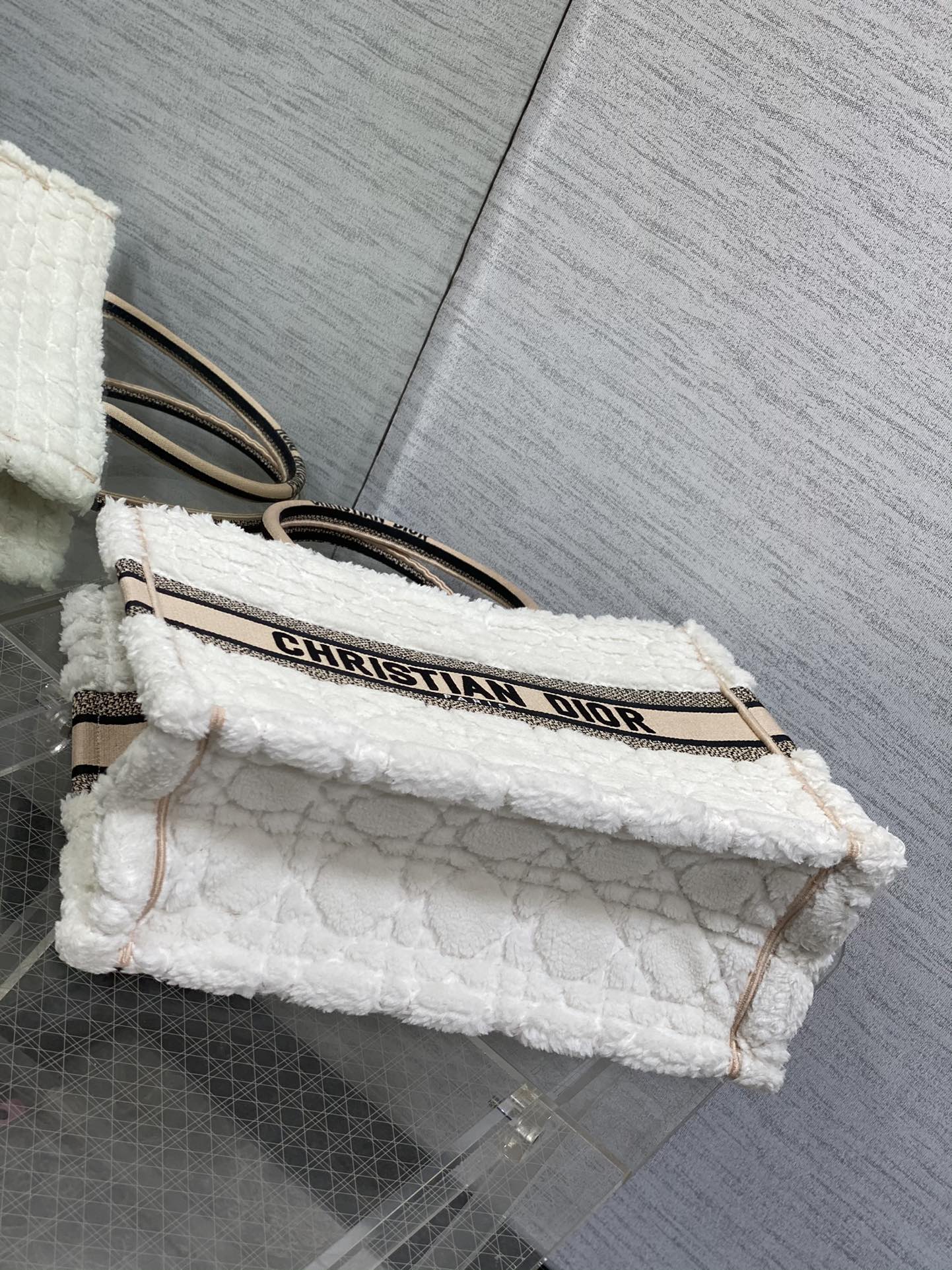 迪D家-Book Tote 2023秋冬毛毛系列 白杏色 中號