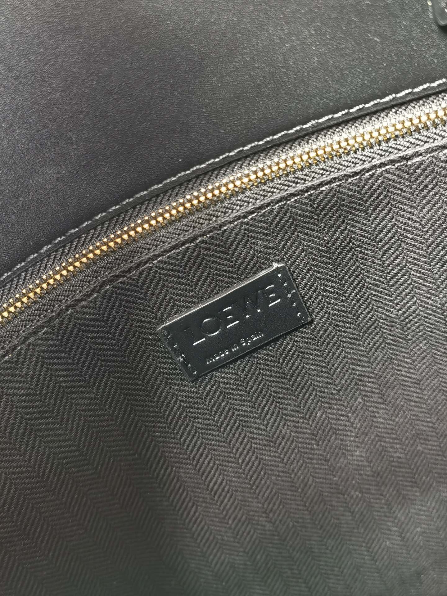 羅L威-Standard A4 Tote手袋 油亮牛皮革 大號 黑色