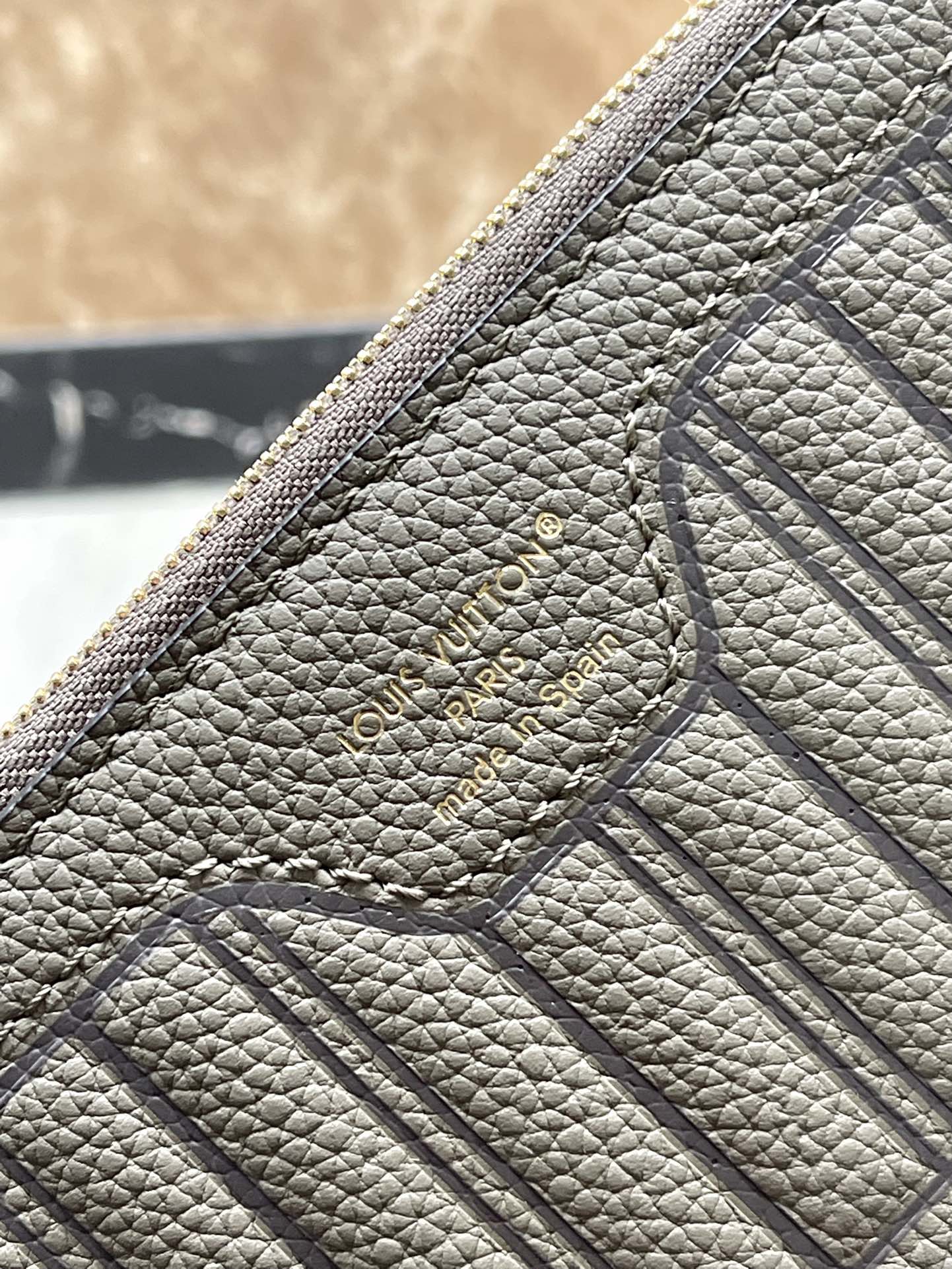 路L家-M12063 Neverfull Inside Out中型手袋 灰色