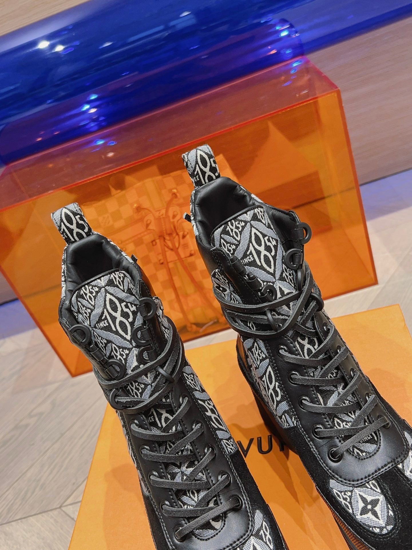 路L家-2023秋冬新款 高跟馬丁靴 黑色系列 款式1