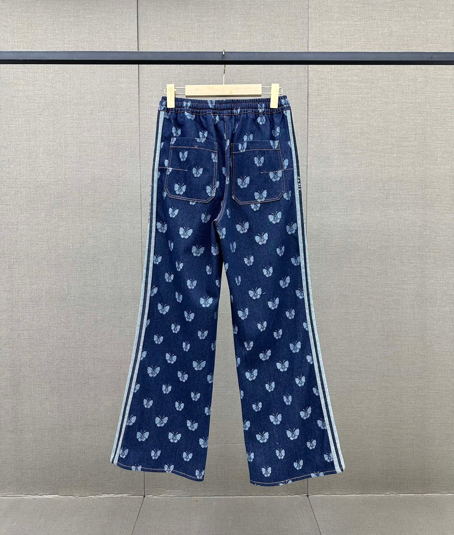 迪D家-2403 蝴蝶字母印花工藝牛仔褲