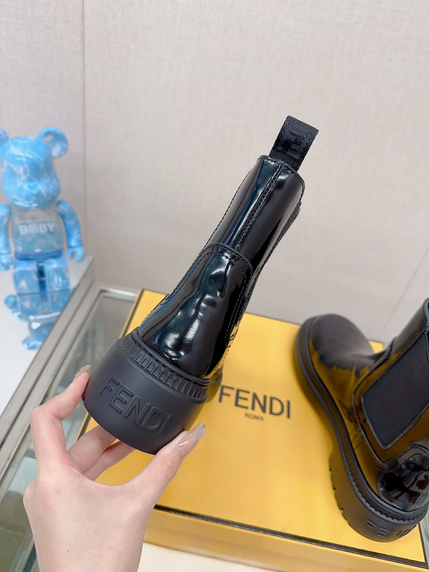 芬F家-2023秋冬新款 厚底切爾西鬆緊短靴 亮黑色
