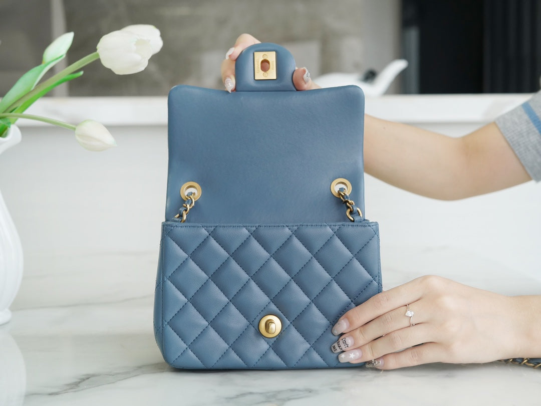 小香家_Chanel 23k 金球方胖子 霧霾藍色