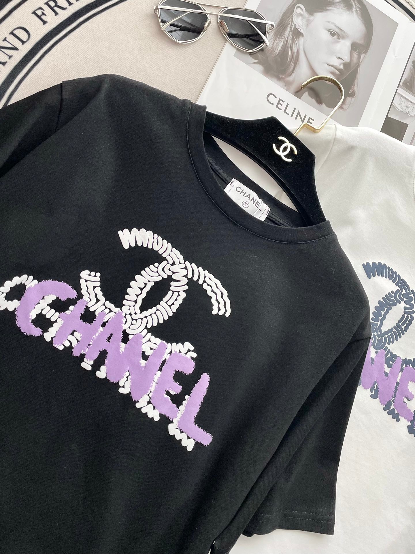 小香家-2404 重疊logo標短袖Tee 黑色
