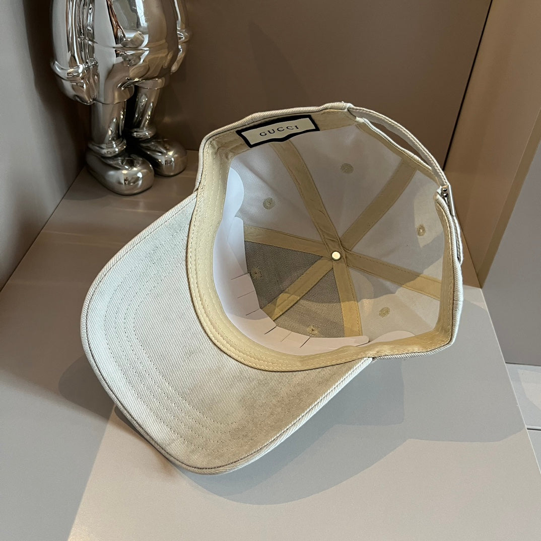 古G家-新款 皮製Logo鴨舌帽 米色