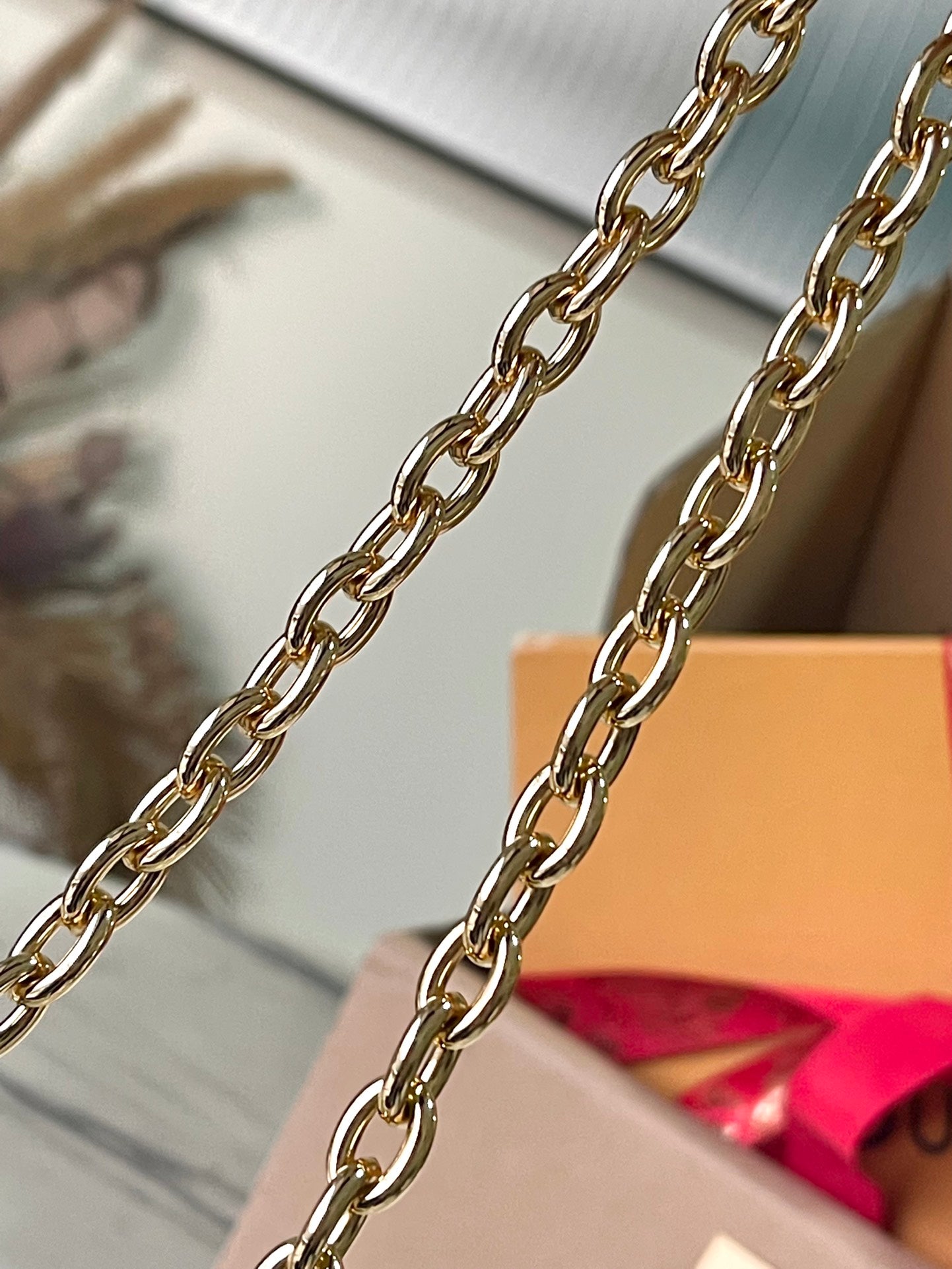 M82636 路L家- 路L家-Wallet On Chain Metis 斜跨包 白色全皮壓花