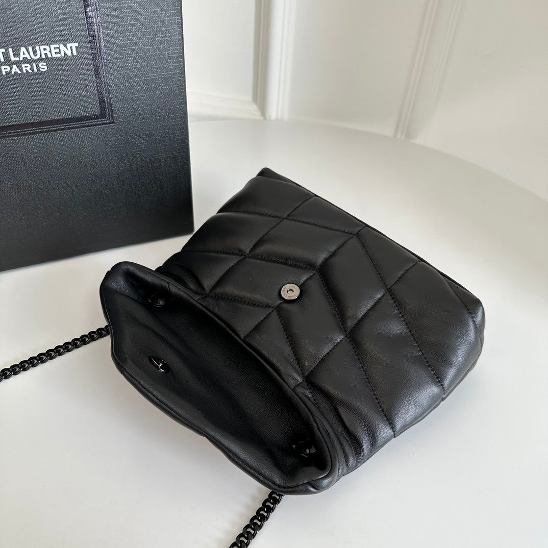 聖Y羅-Loulou Puffer 23cm 絎縫小羊皮雲朵包 黑色黑扣