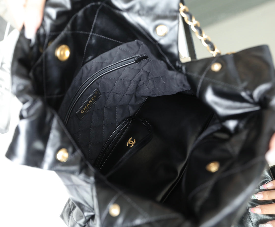 小香家-22S 22Bag 亮面小牛皮小號 黑色金扣