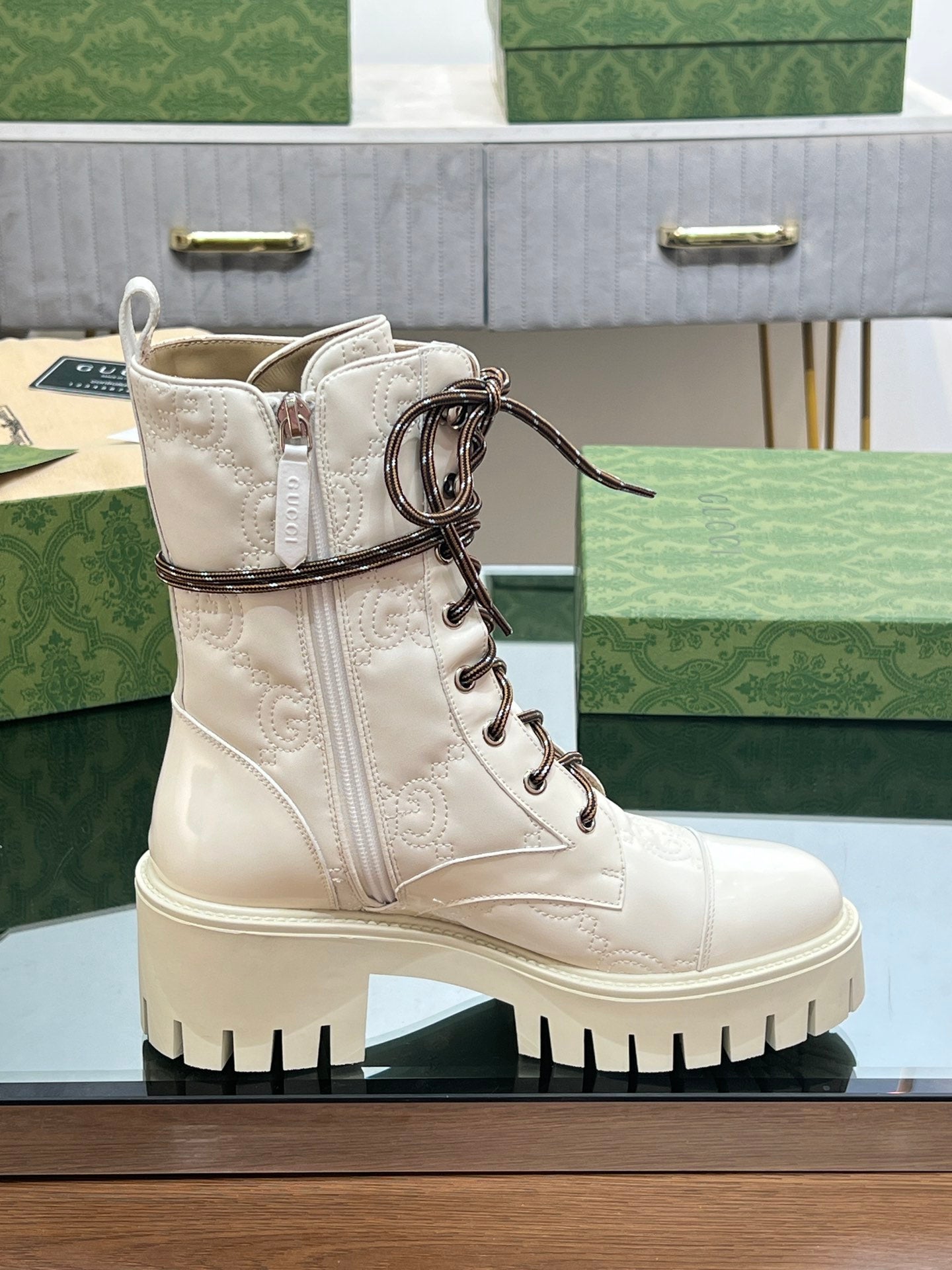 古G家-電繡Matelassé繫帶登山馬丁靴 白色