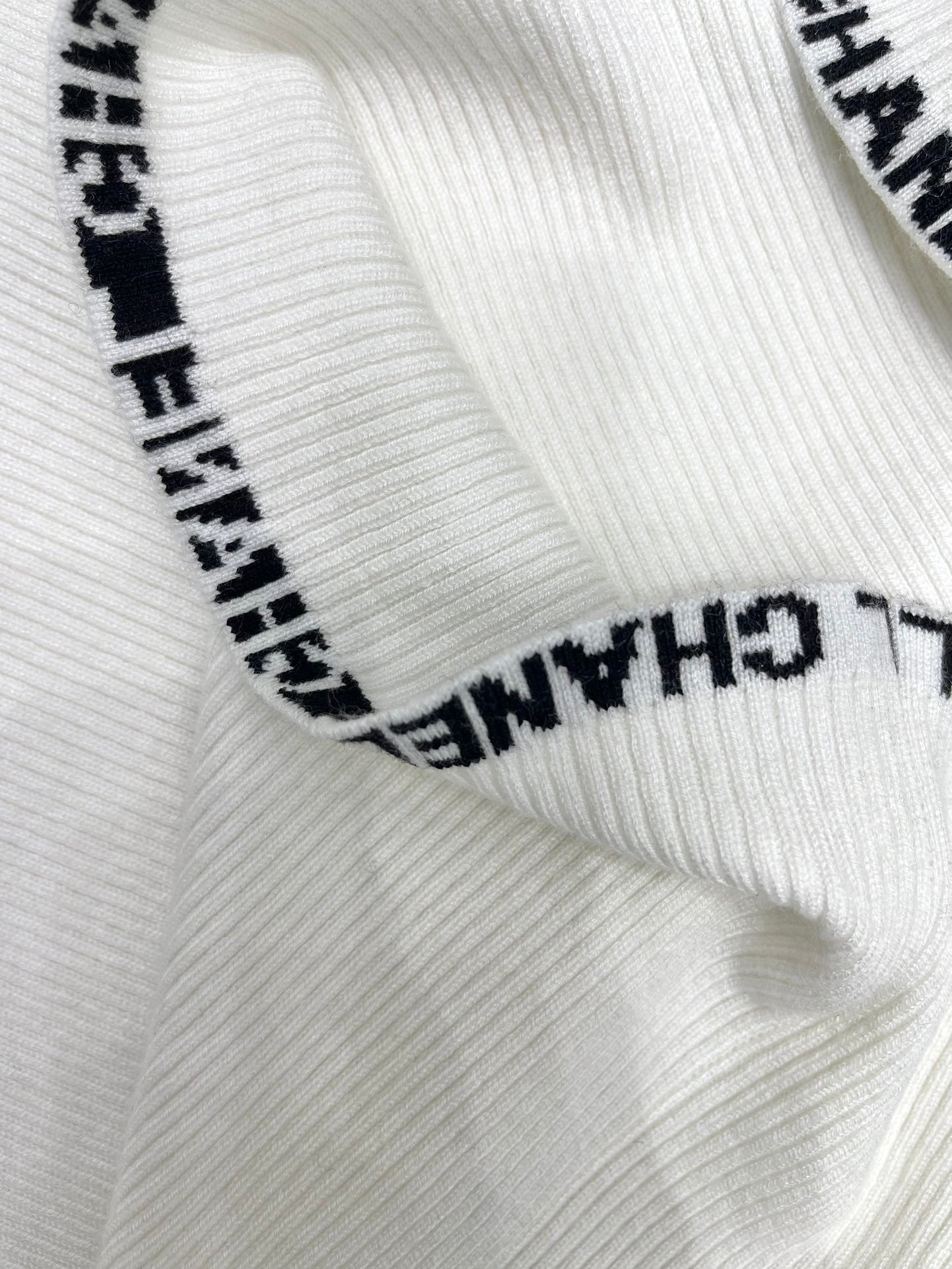 小香家-2403 24夏季新款金屬扣字母刺繡時髦休閒針織吊帶 白色