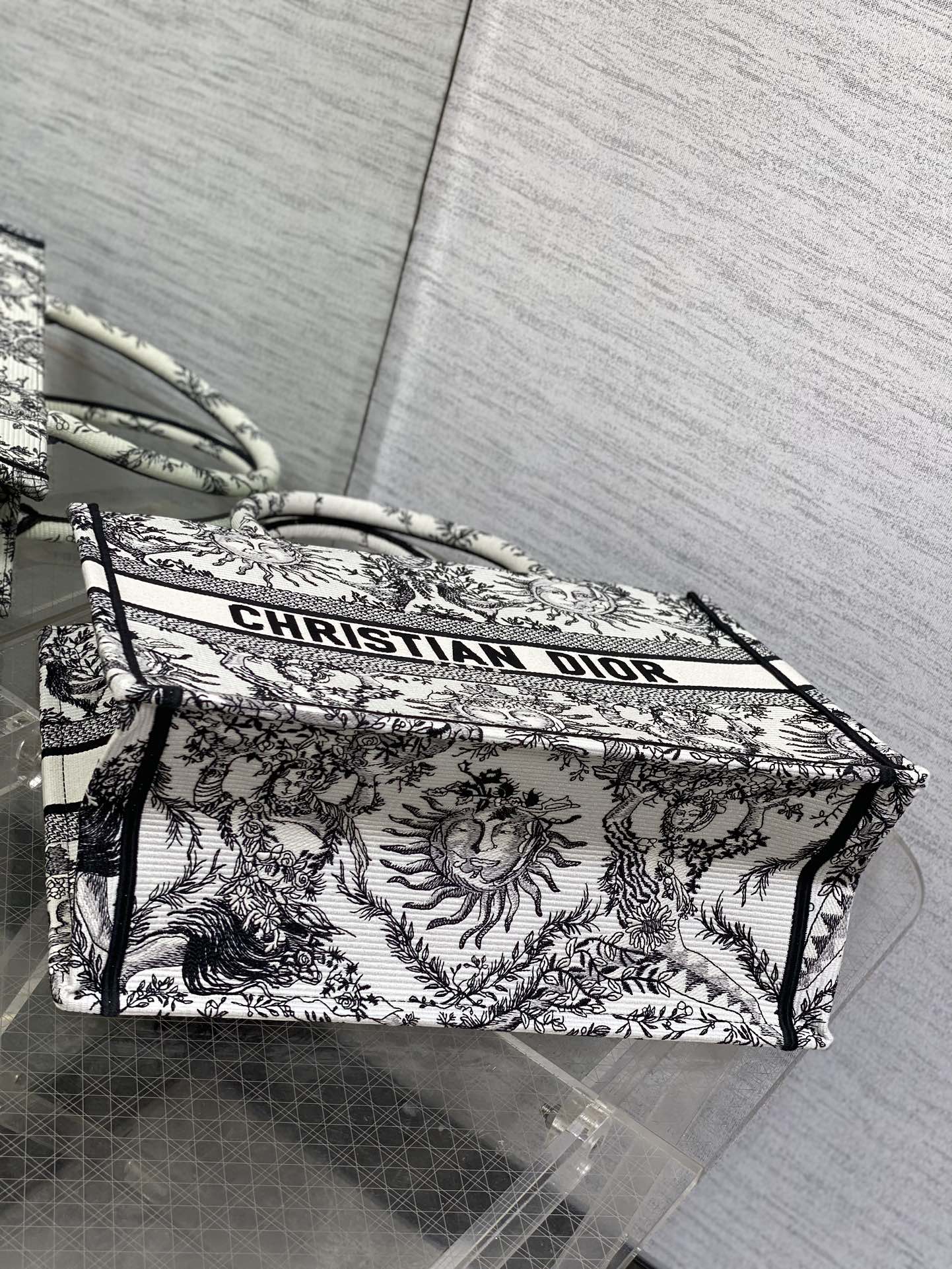 迪D家-2024春夏系列 Book Tote 太陽刺繡 黑白色 中號
