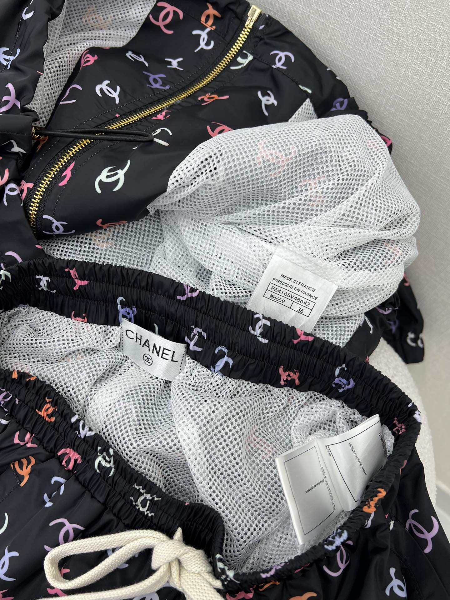 小香家-2404 印花防曬衣撞色套裝 黑色