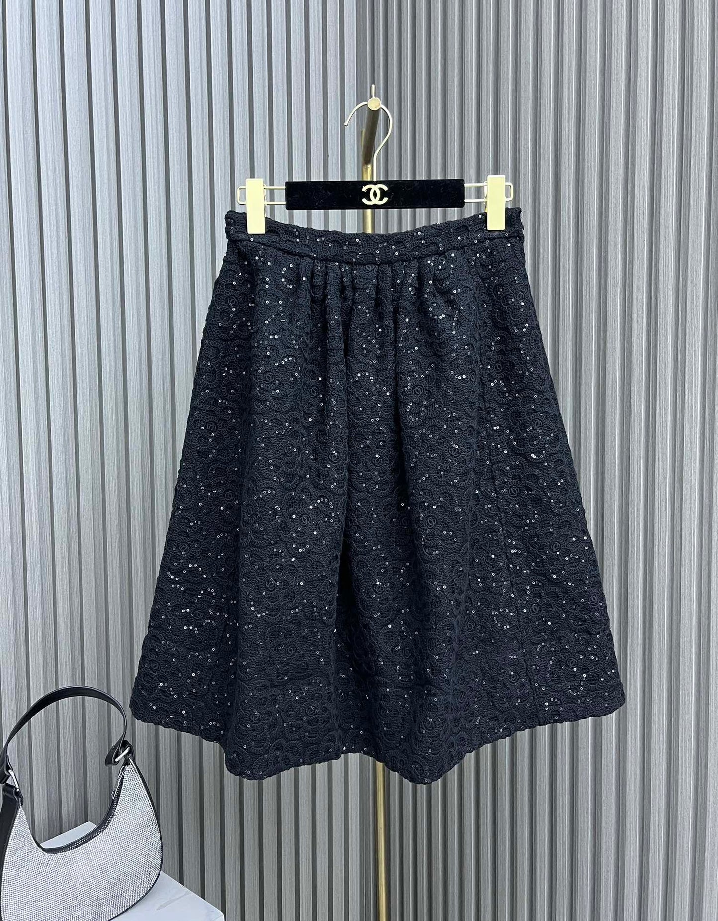 小香家-2403 24新品上架重工珠片繡花短款套裝 黑色