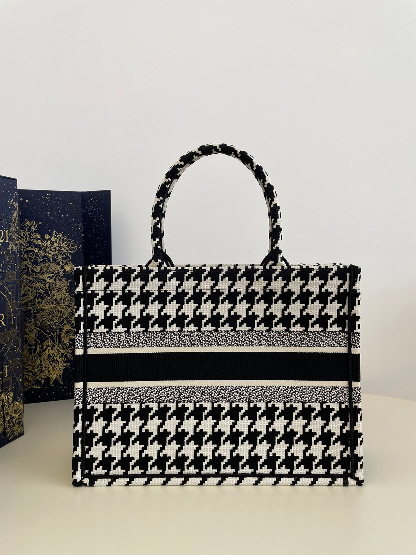 迪D家-最新款 Tote 黑白千鳥格 中號