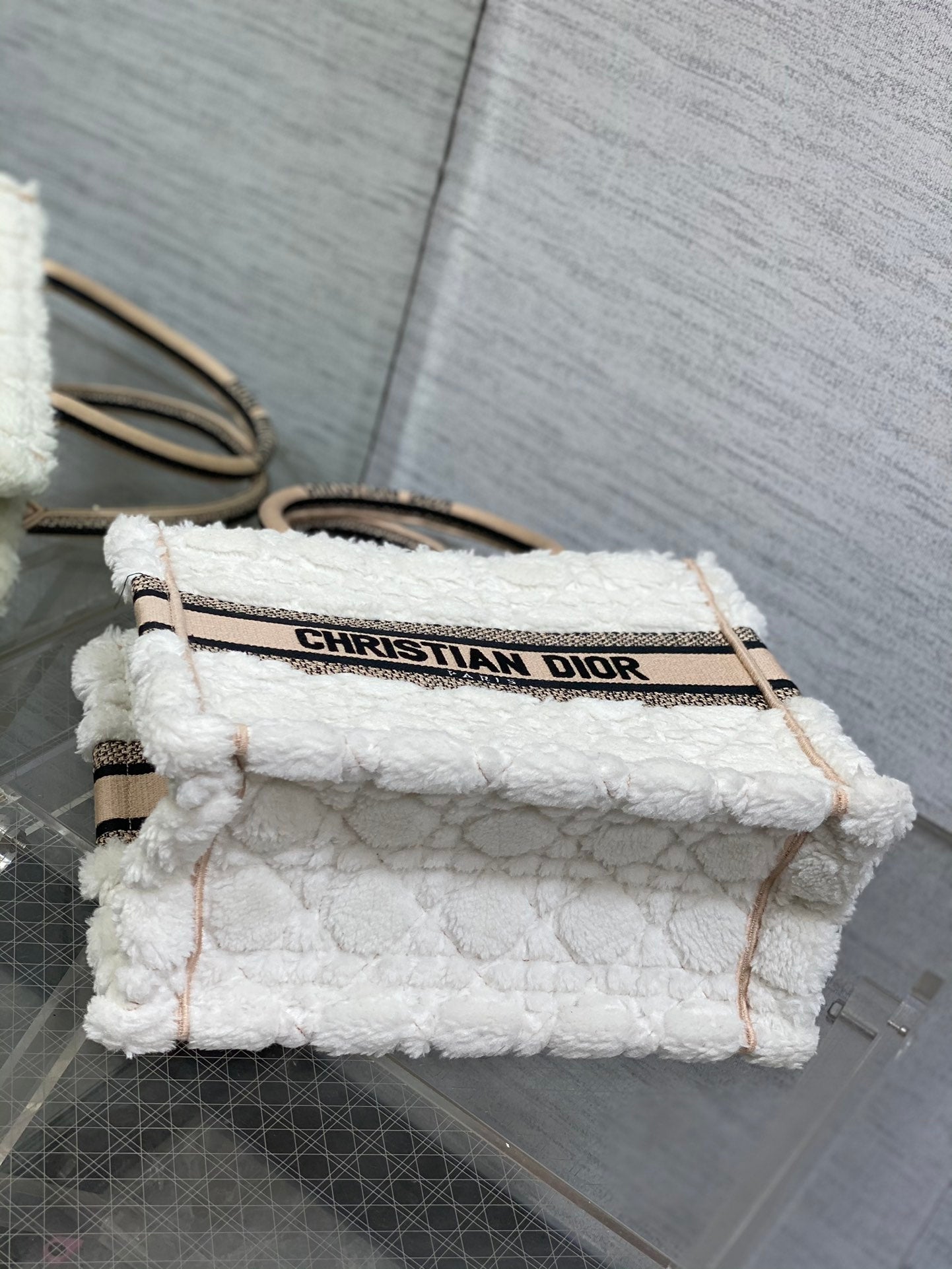 迪D家-Book Tote 2023秋冬毛毛系列 白杏色 小號