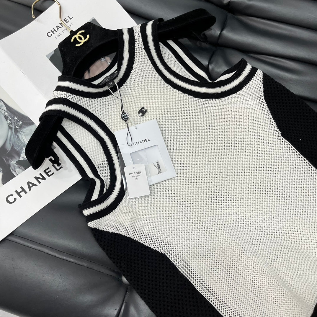 小香家-2403 24新品上架挖肩鏤空背心 白色