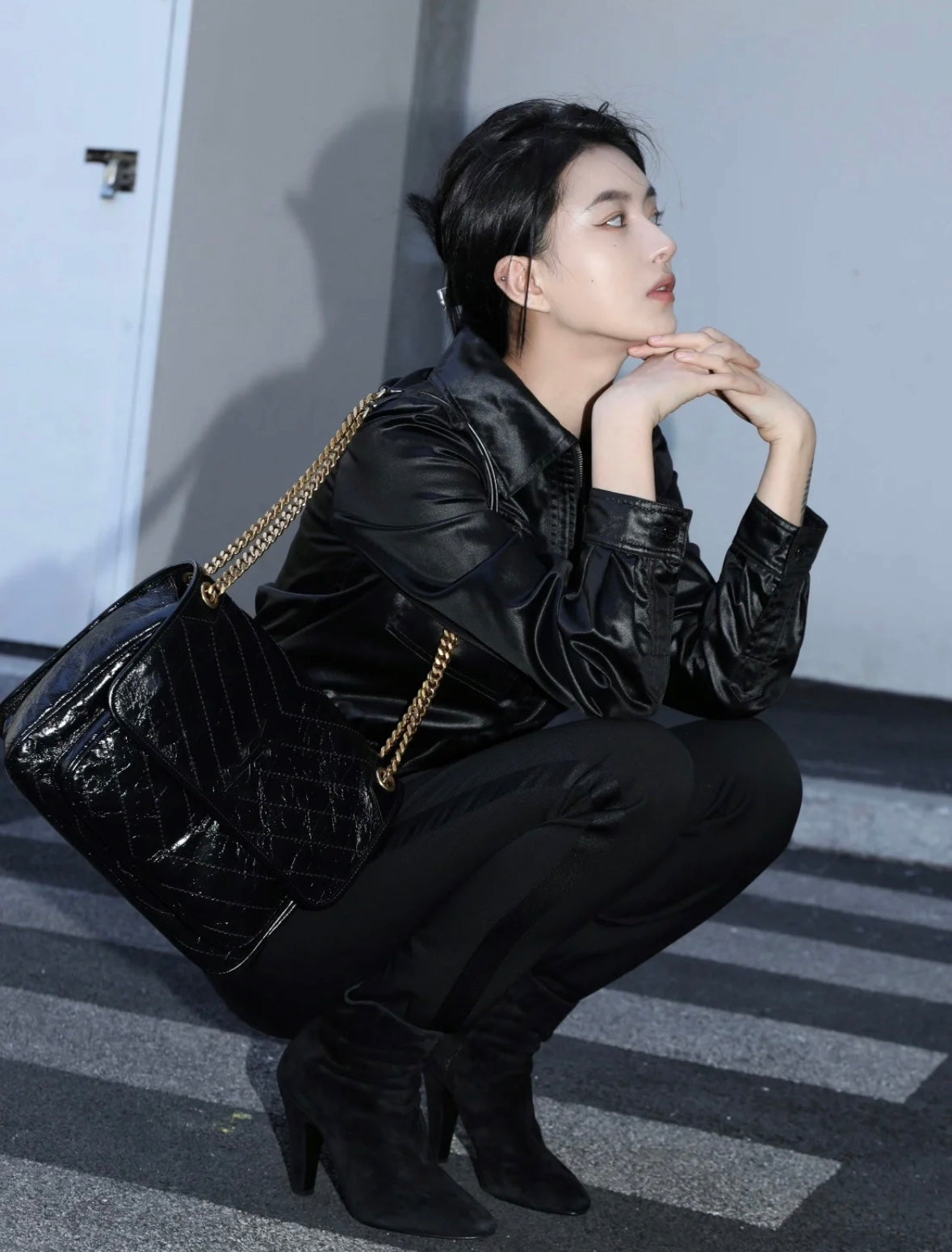 熱銷款 聖Y羅-Niki 28cm 牛皮 黑色金鏈 上身圖
