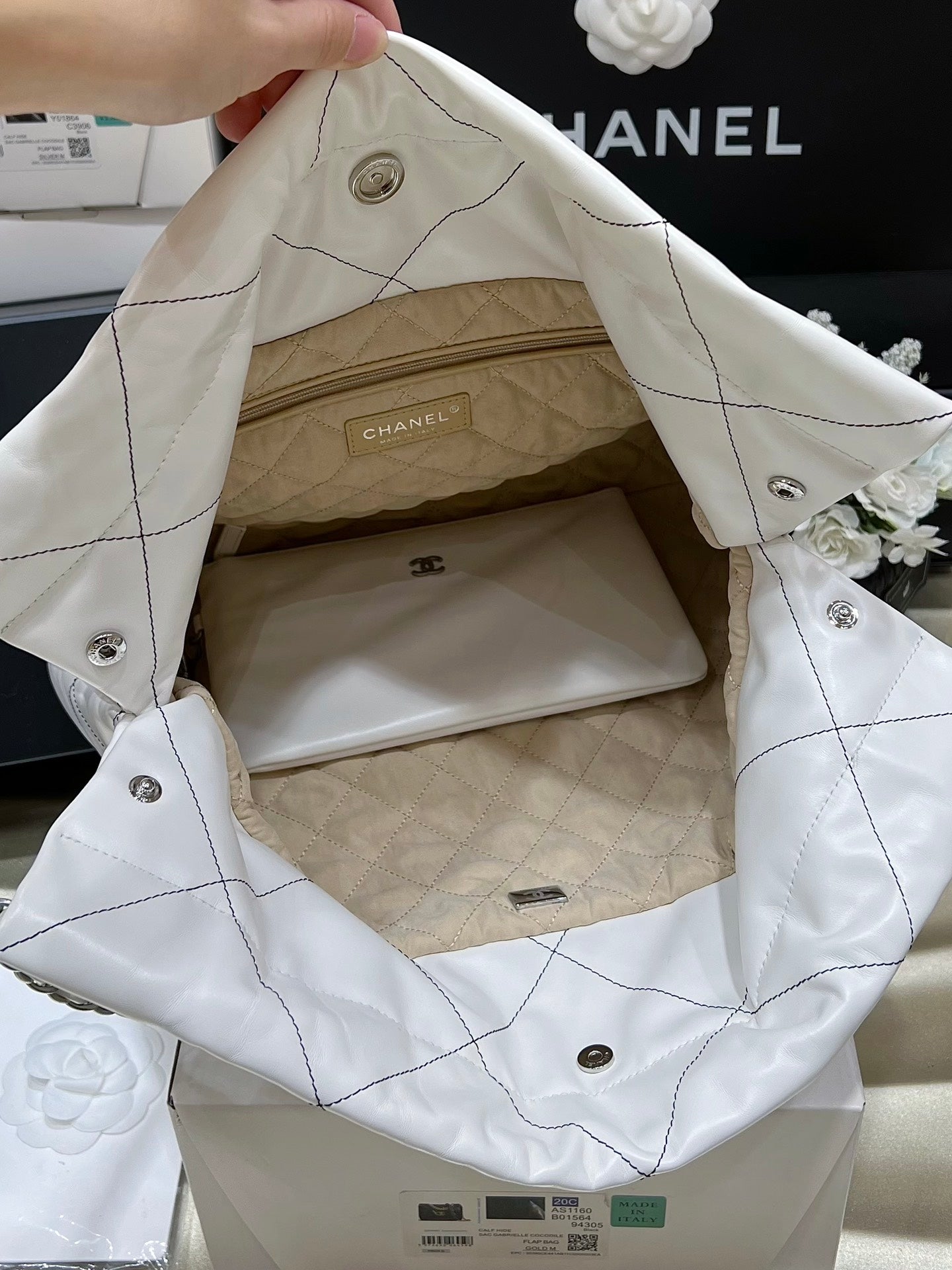 小香家-2023早春度假系列 22Bag 中號 白色配黑線