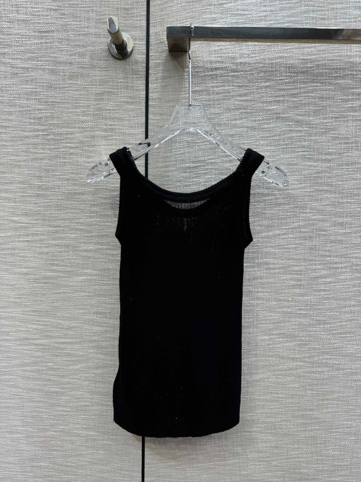 迪D家-2403 純色系修身針織背心 黑色