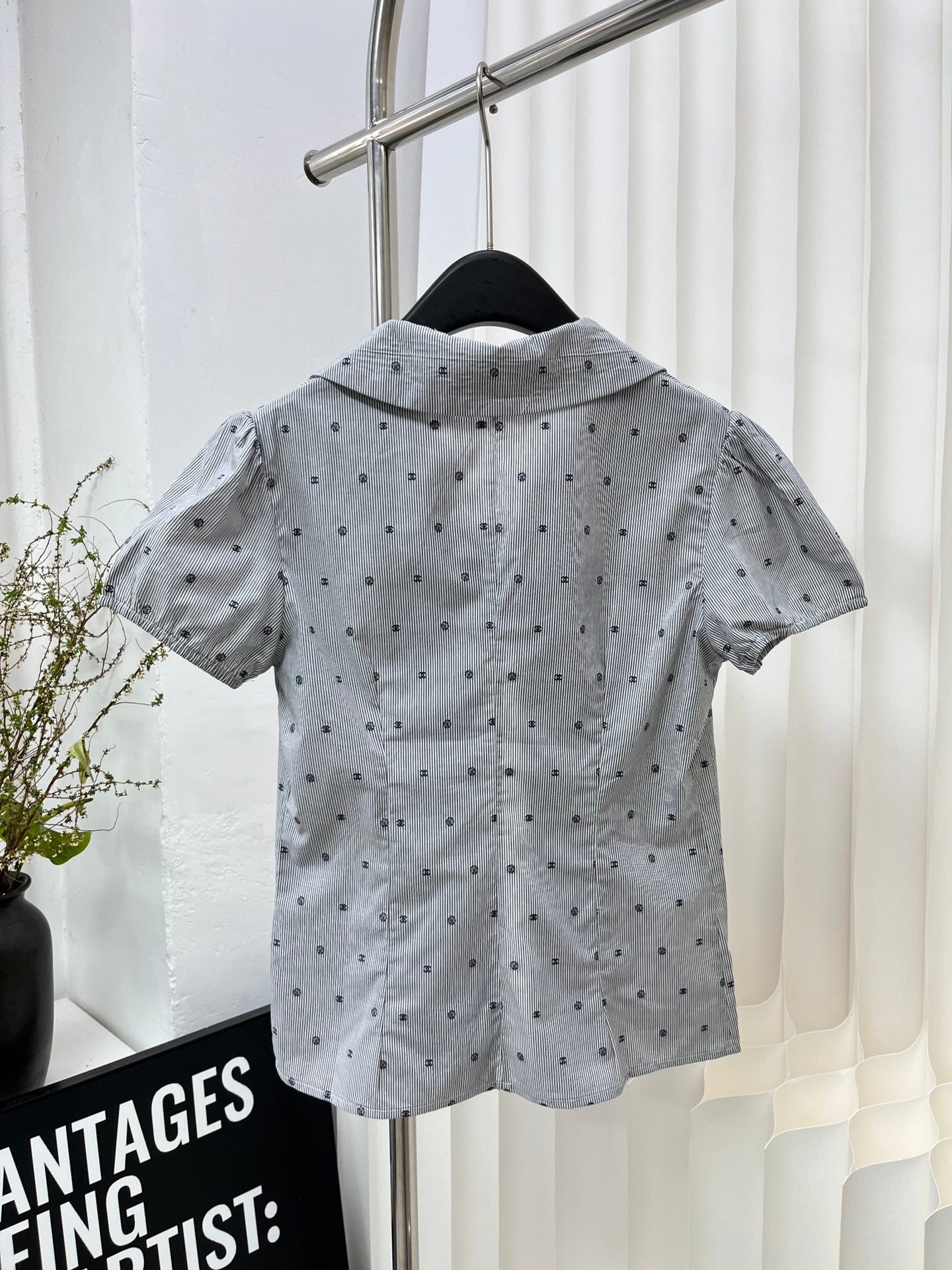 小香家-2403 刺繡雙c加山茶花襯衫