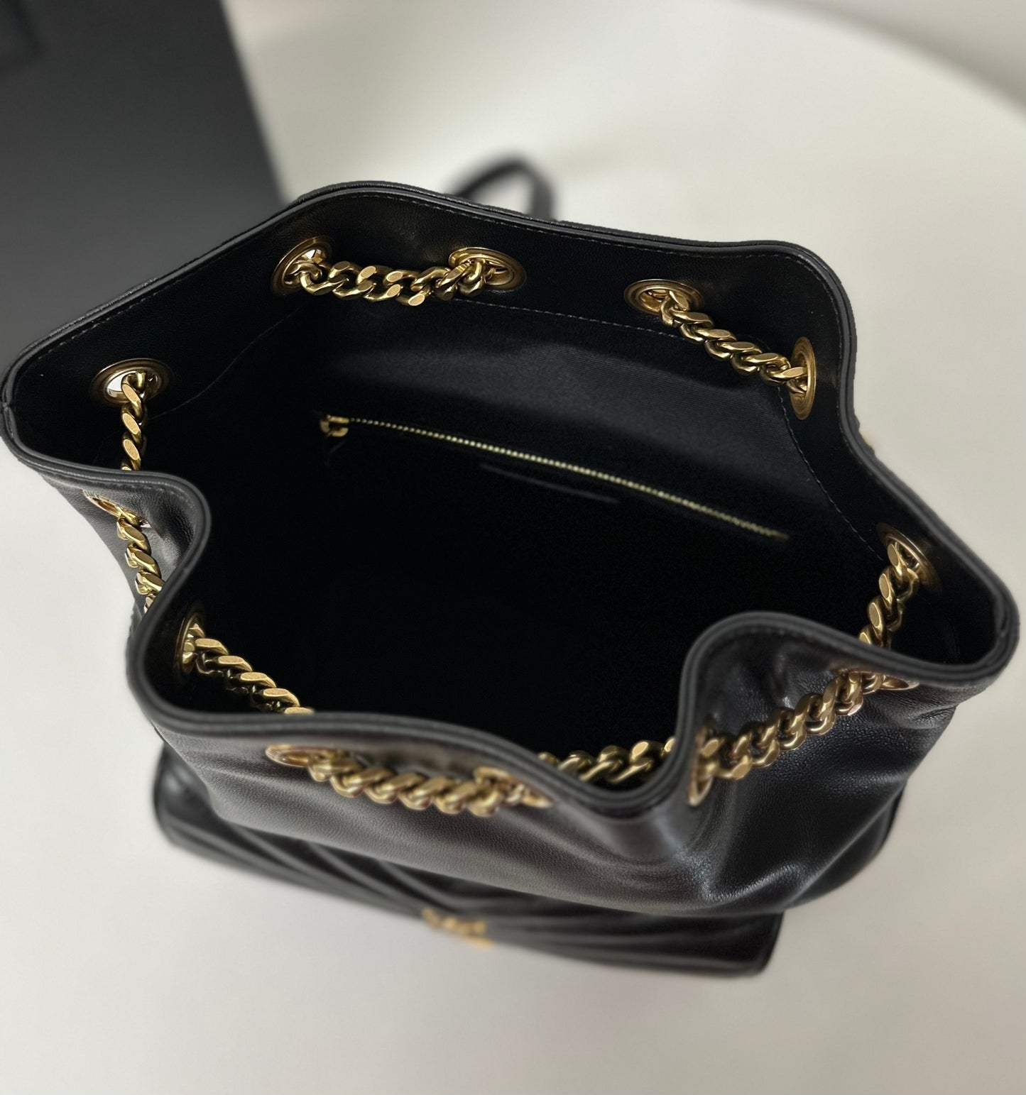 聖Y羅-Joe Backpack 絎縫雙肩包 黑色金扣 29CM