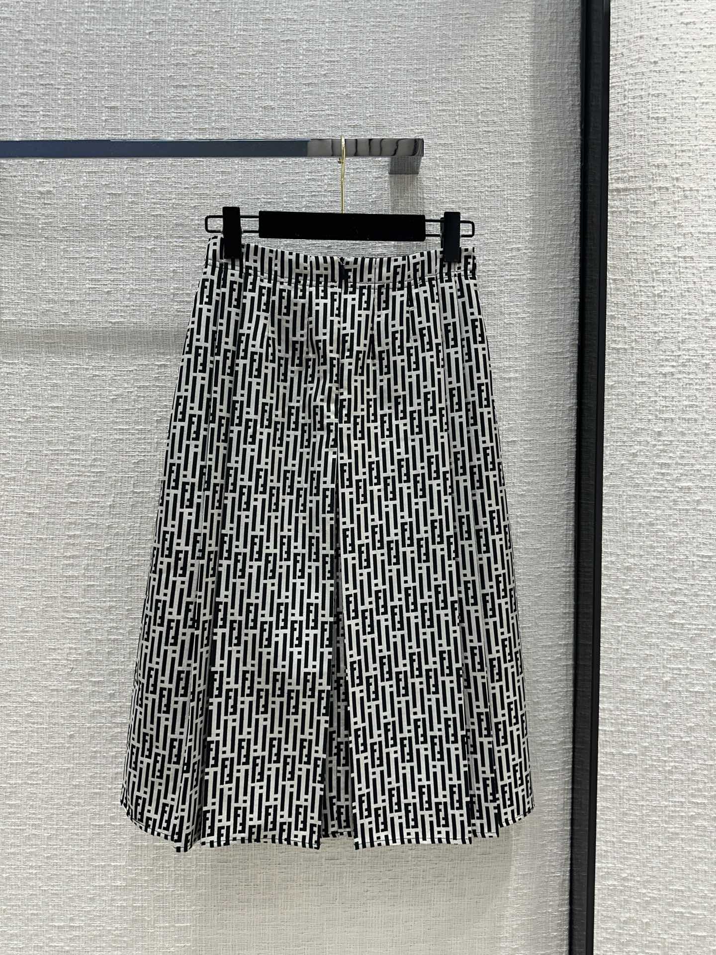 芬F家-2403 24早春新品中長款壓褶半身裙