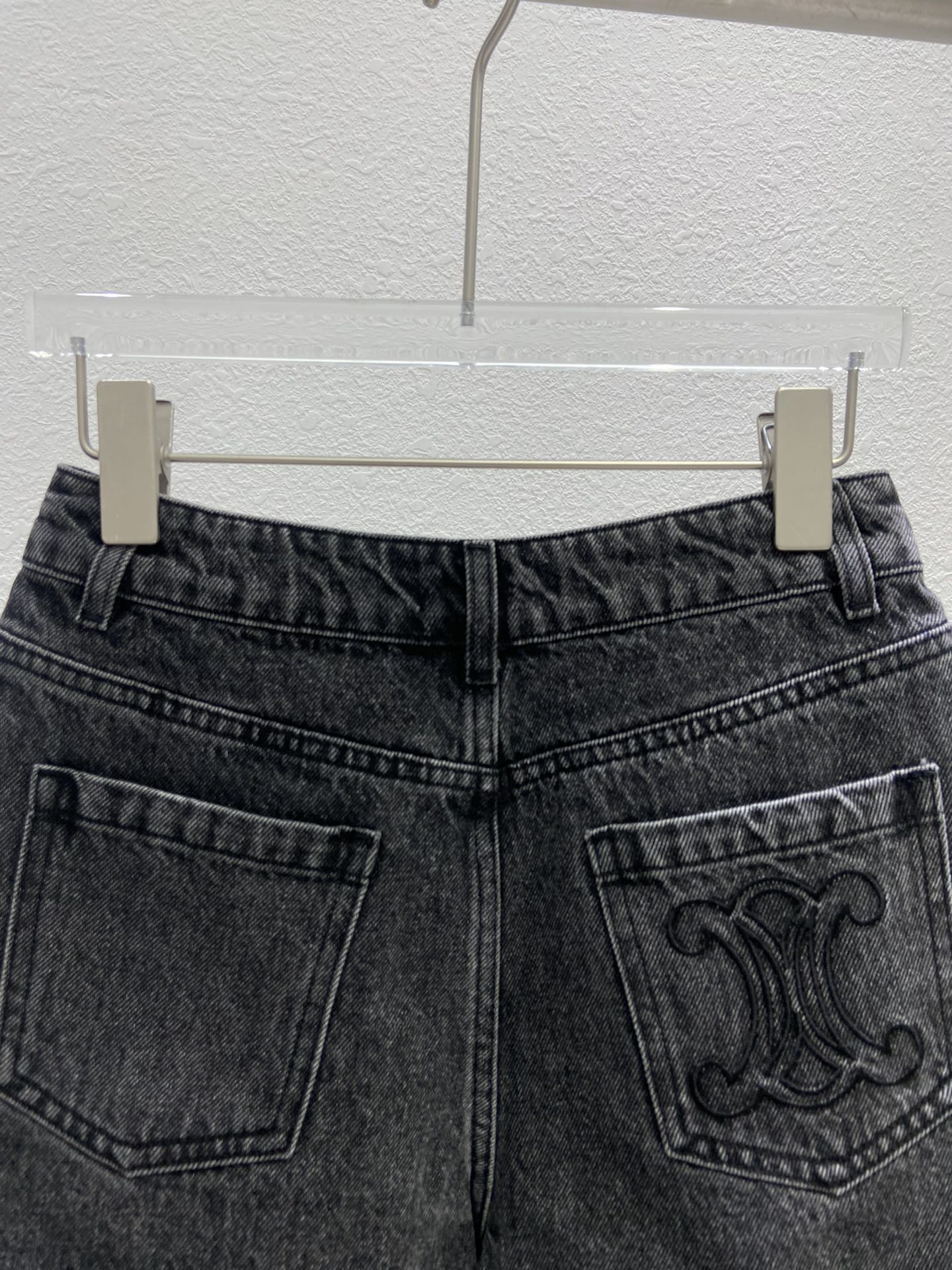 賽C家-2404 後袋刺繡牛仔短褲 黑色