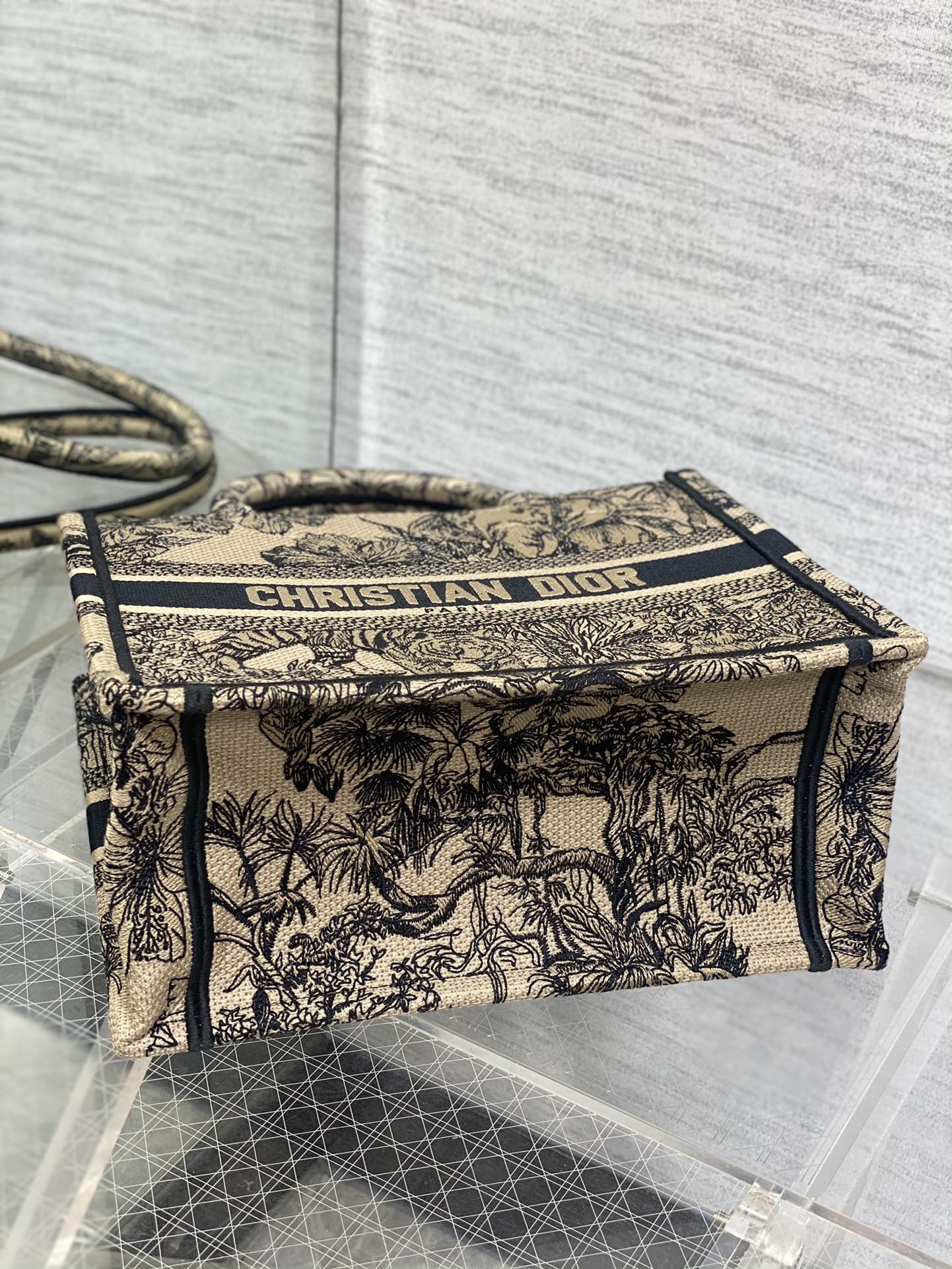 迪D家-Book Tote 2023春夏系列 老虎刺繡 杏色 小號