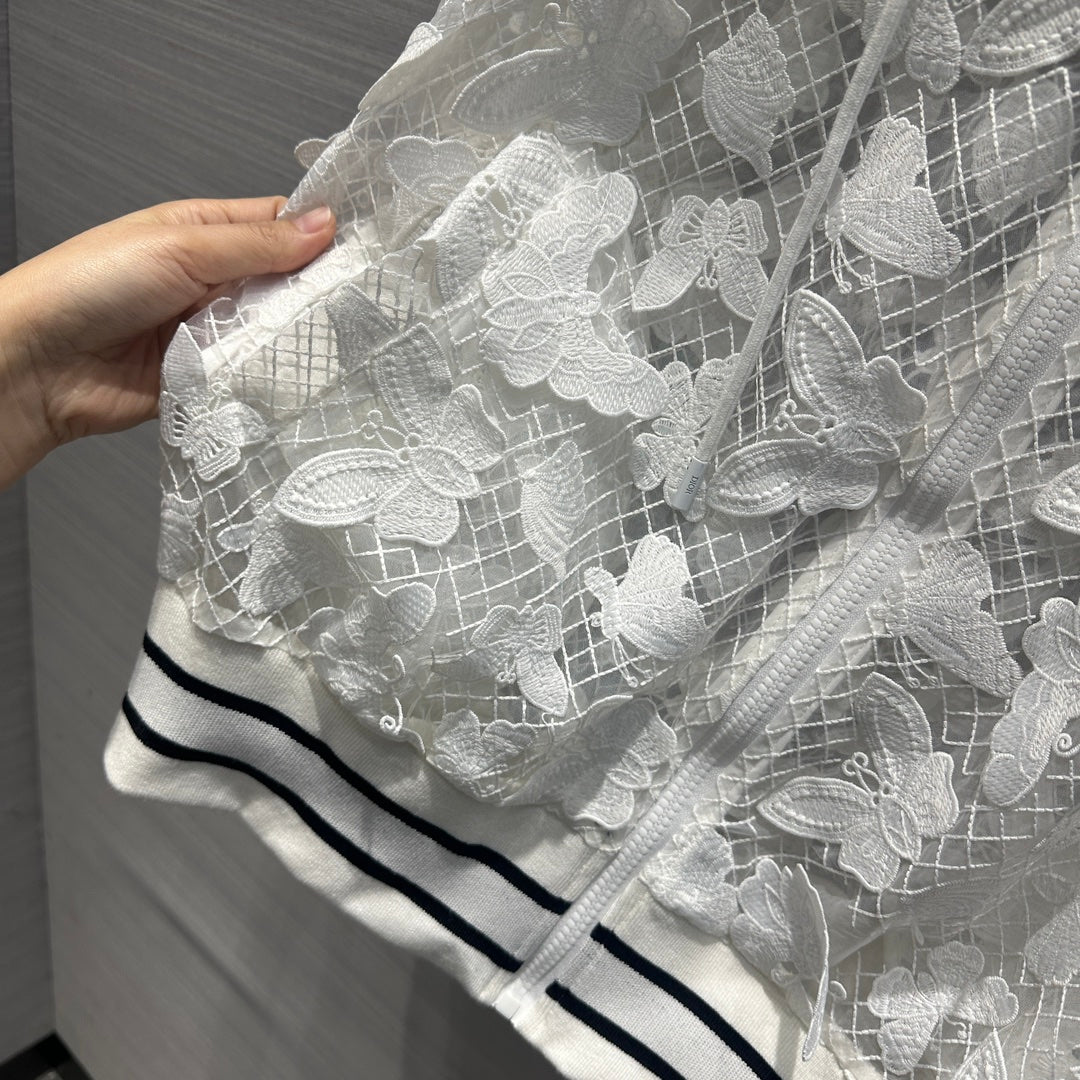 迪D家-2403 24早春度假新品蝴蝶花連帽夾克套裝 白色