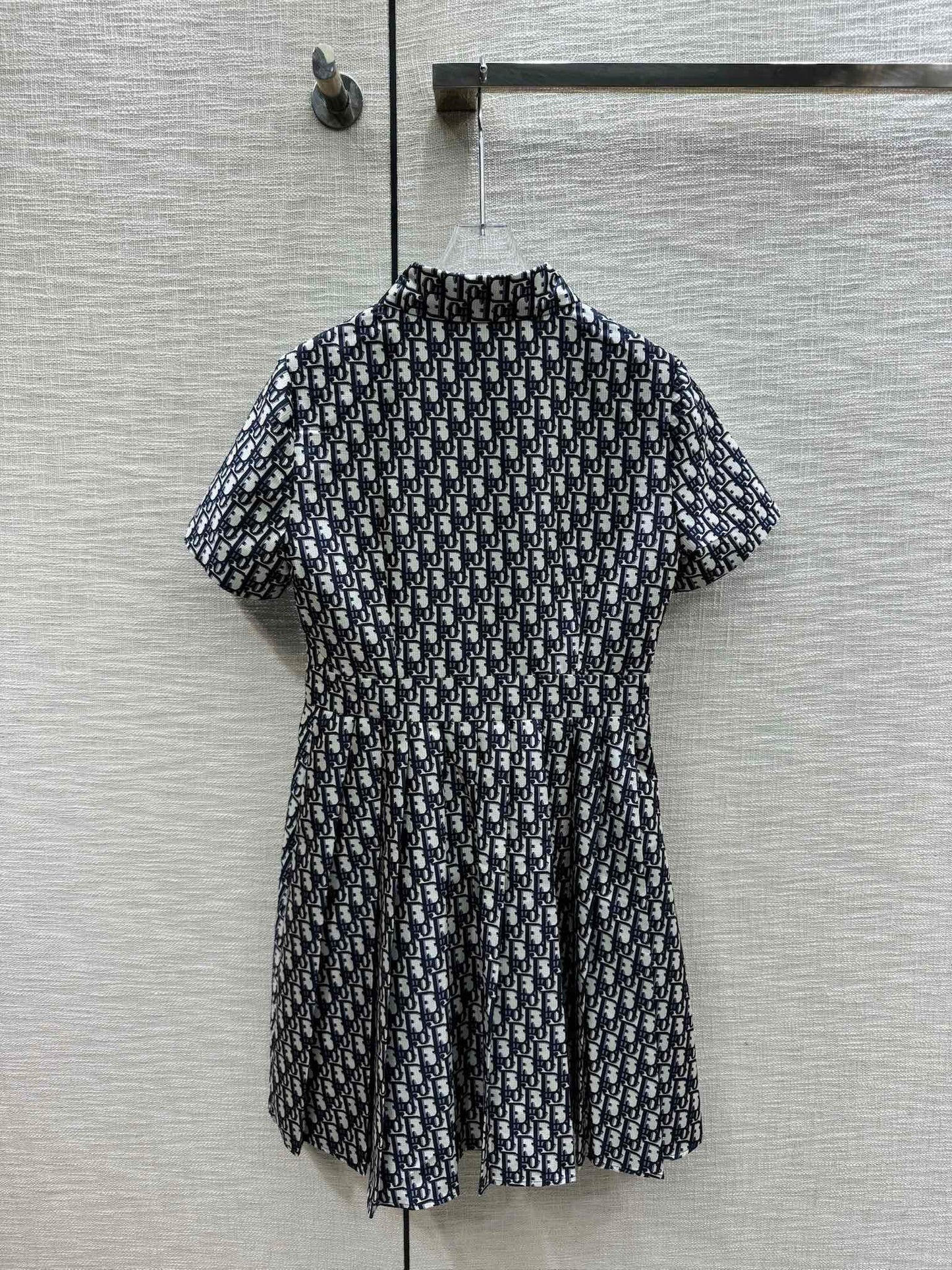 迪D家-2403 老花翻領字母連身裙 黑色