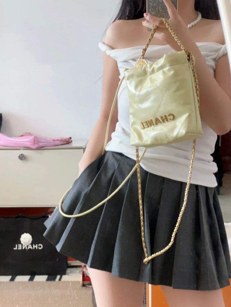 小香家-2023春夏新款 22BAG Mini 小雞黃 上身圖
