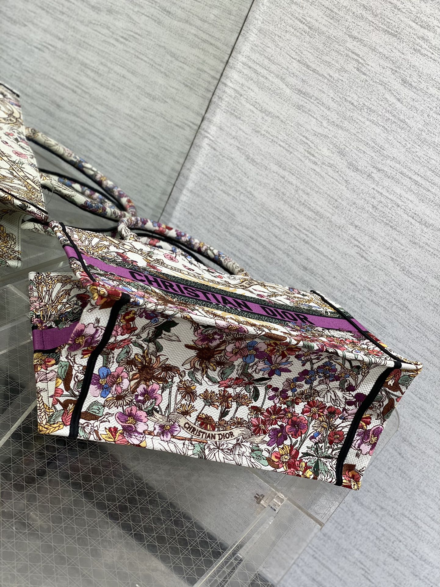 迪D家-2024春夏系列 Book Tote 太陽刺繡 白紫色 中號