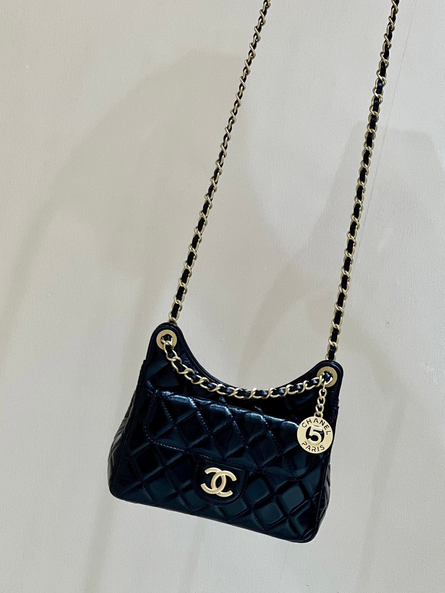 小香家-Chanel Hobo 23c早春款 油蠟皮黑色 小號