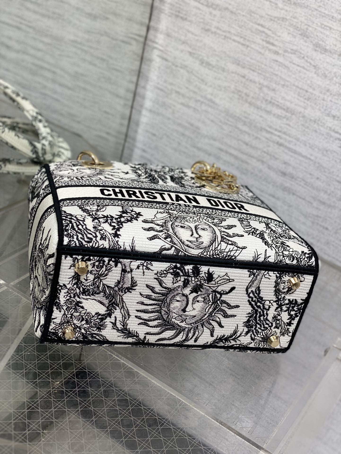 迪D家-2024春夏系列 Lady 刺繡四季太陽系列 黑白色 24CM
