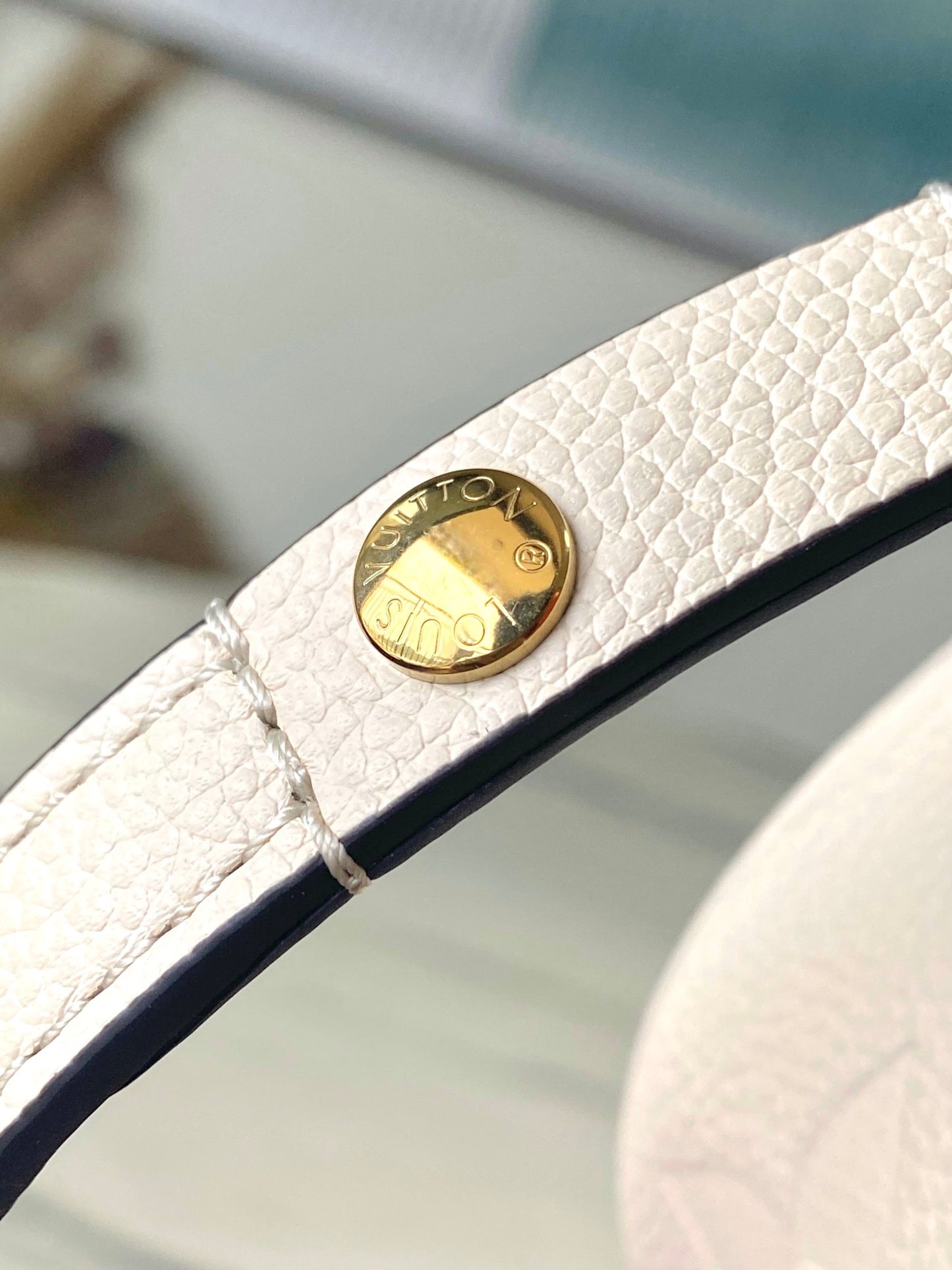 M82210 路L家-Wallet on Chain Ivy 奶油色