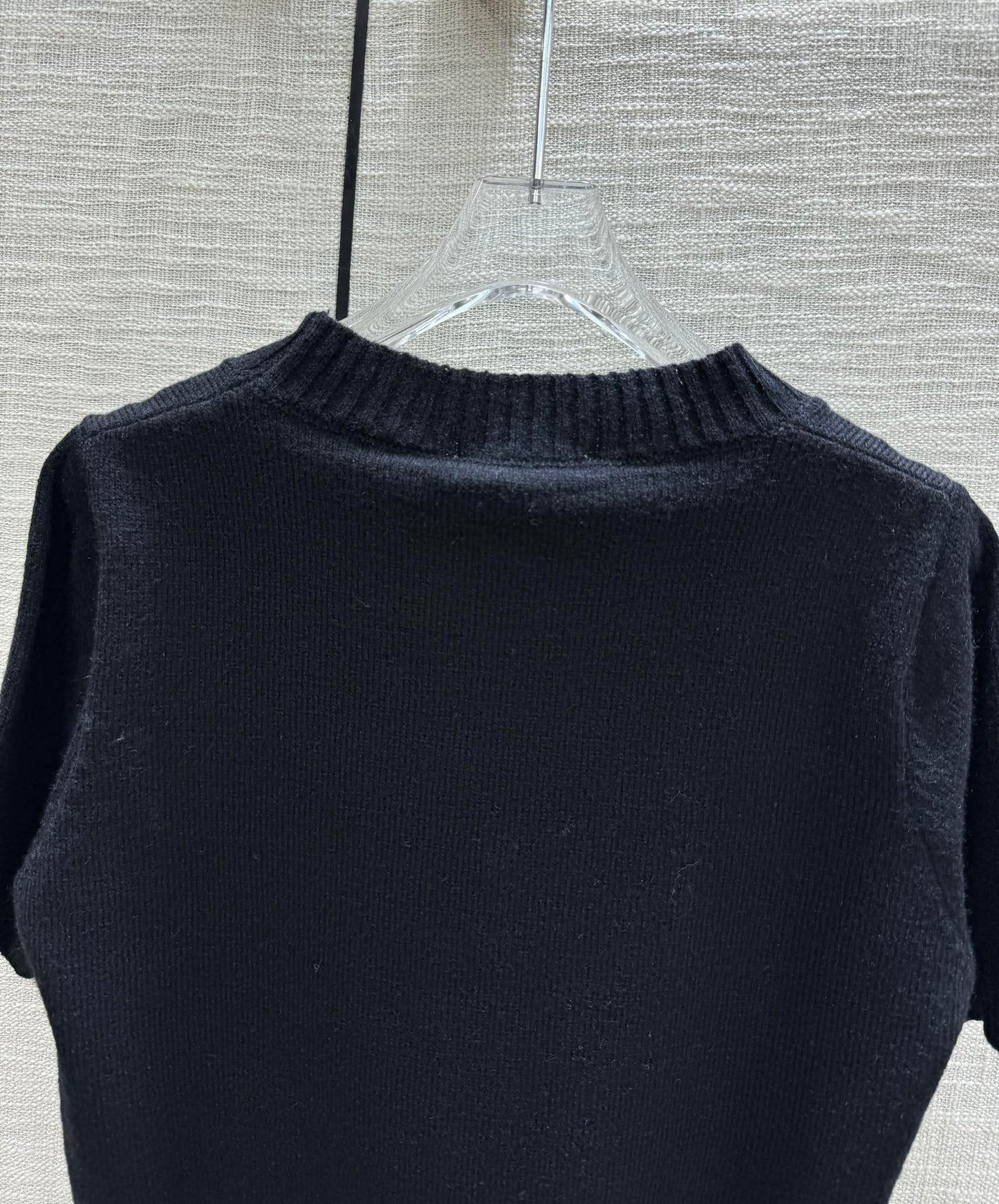 迪D家-2403 24早春最新系列重工刺繡針織短袖 黑色