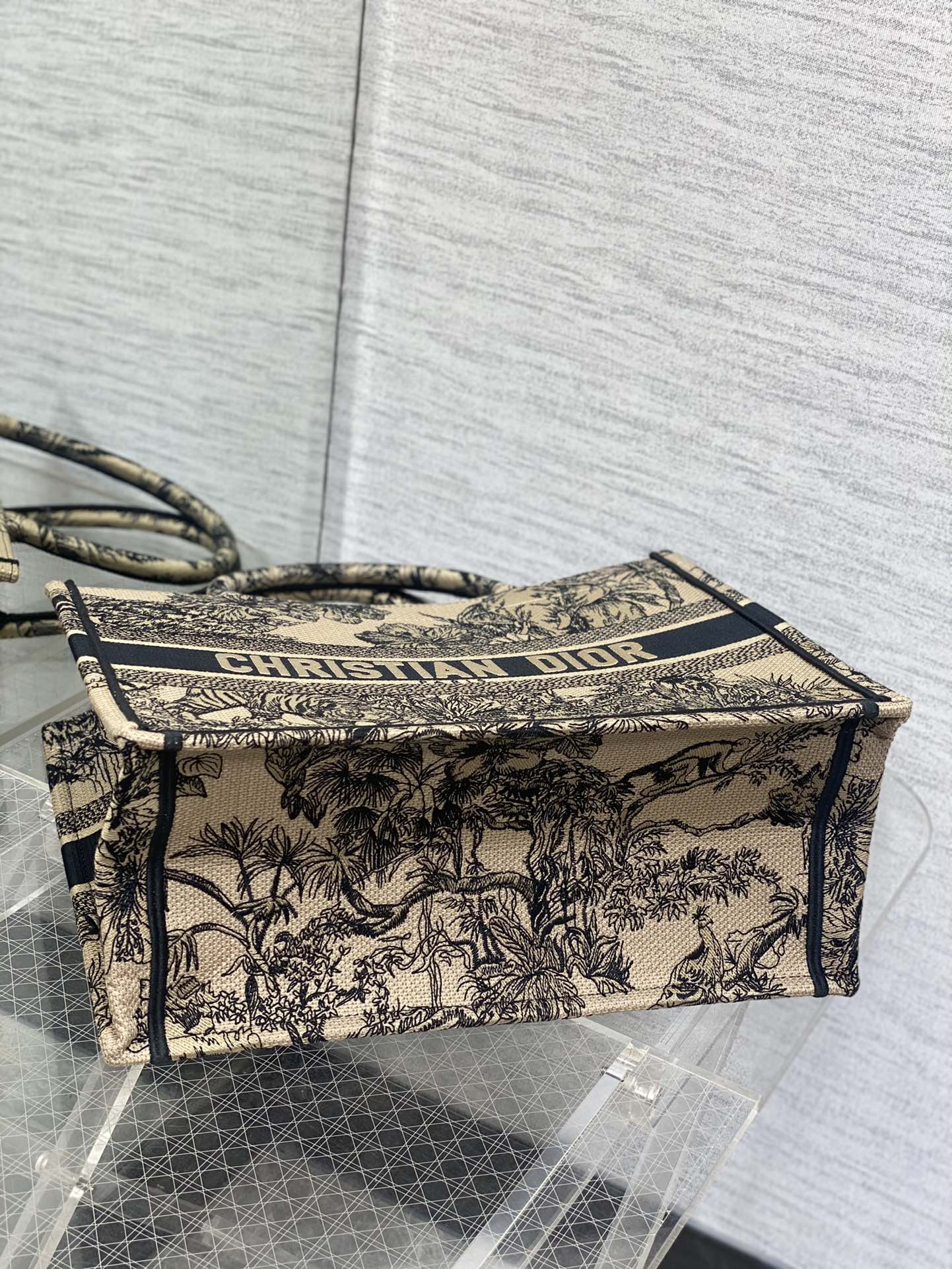 迪D家-Book Tote 2023春夏系列 老虎刺繡 杏色 中號