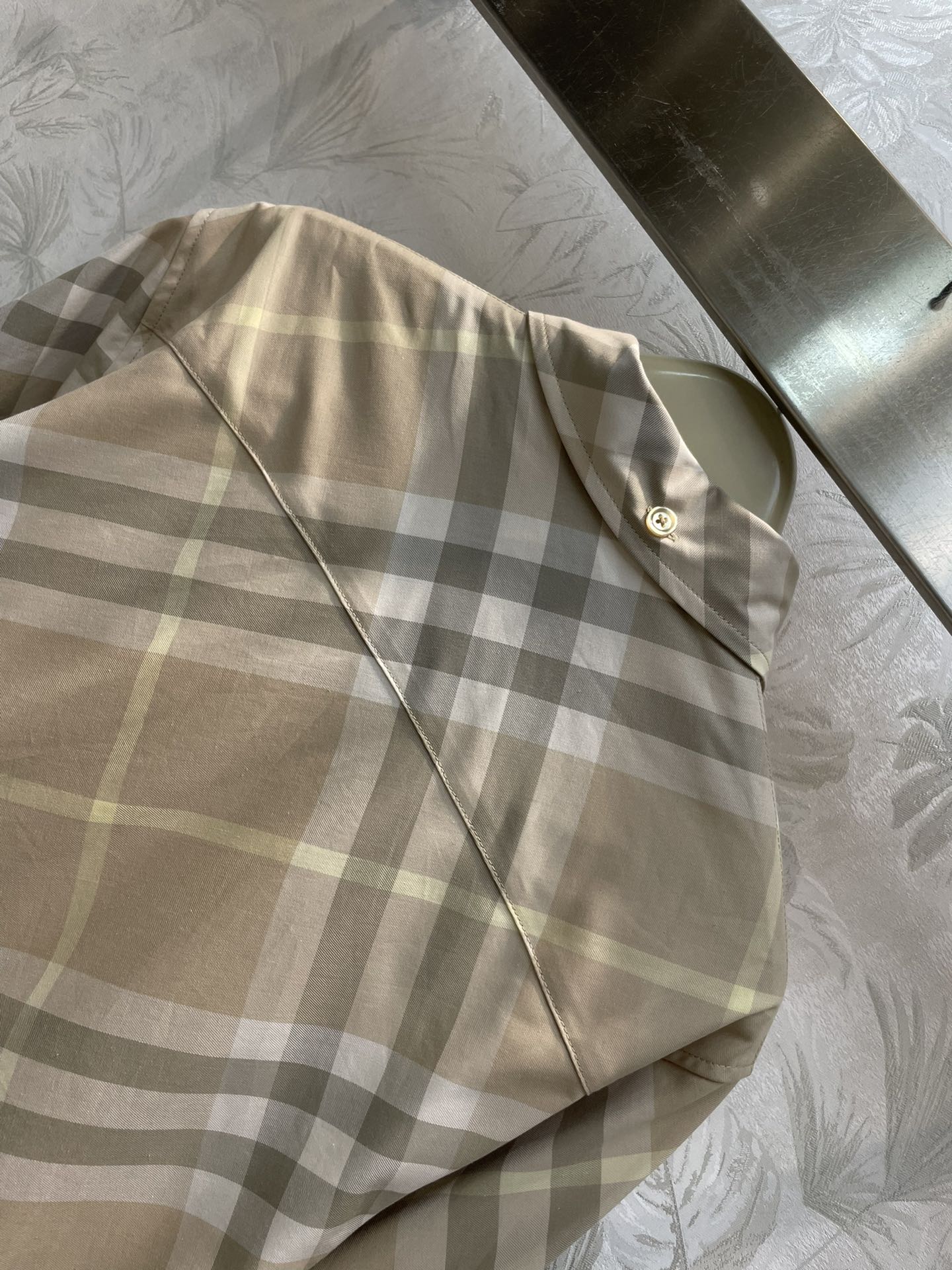 巴B家-2403 男友風經典藍格紋襯衫 男女同款 卡其