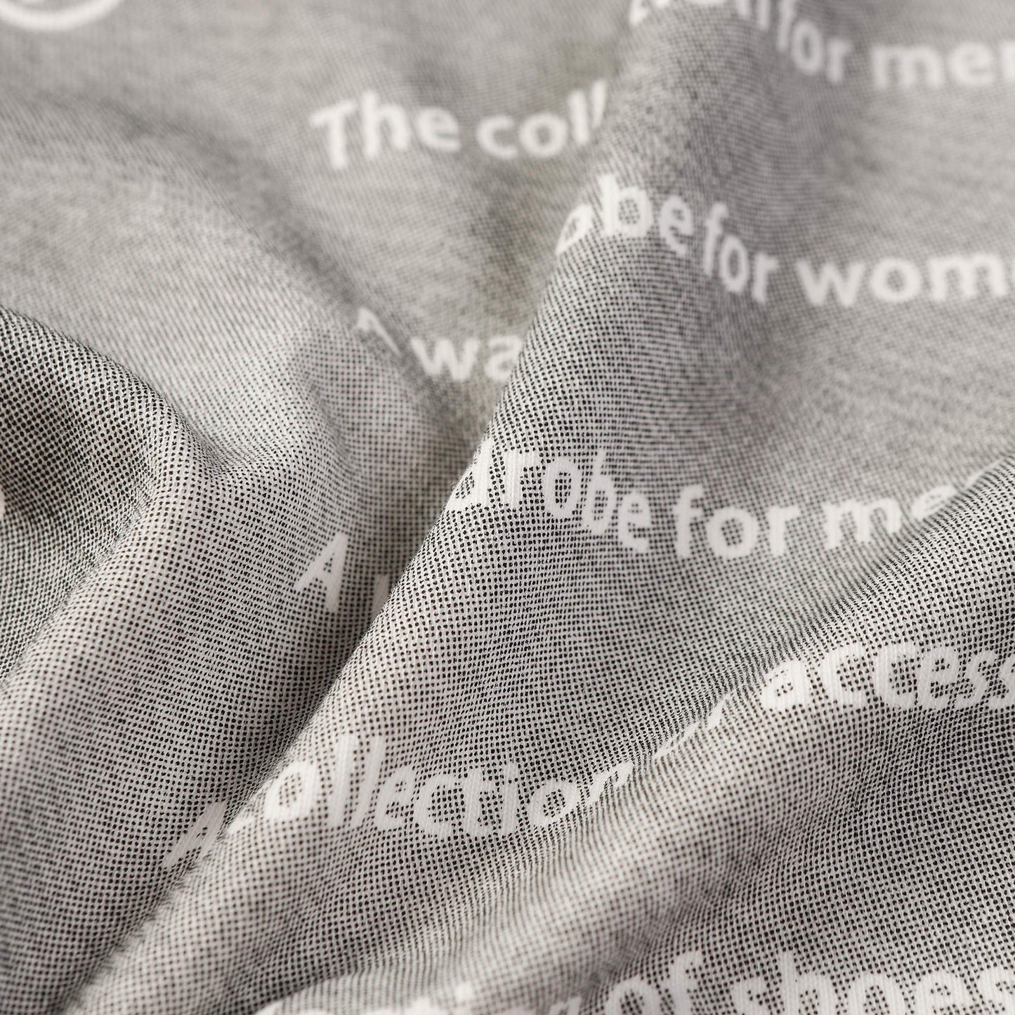 2404044