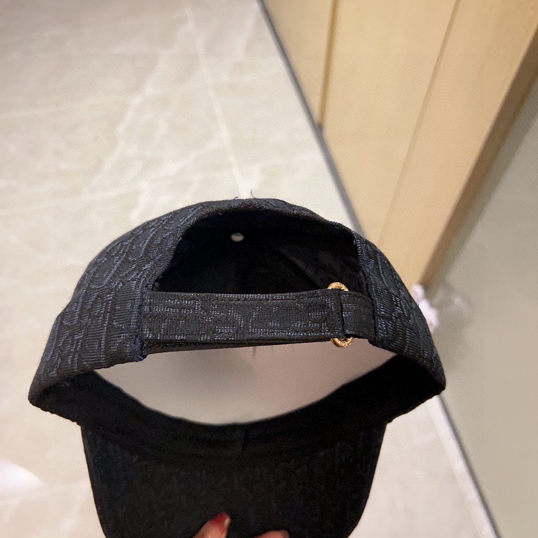 迪D家-新款經典老花刺繡棒球帽 黑色