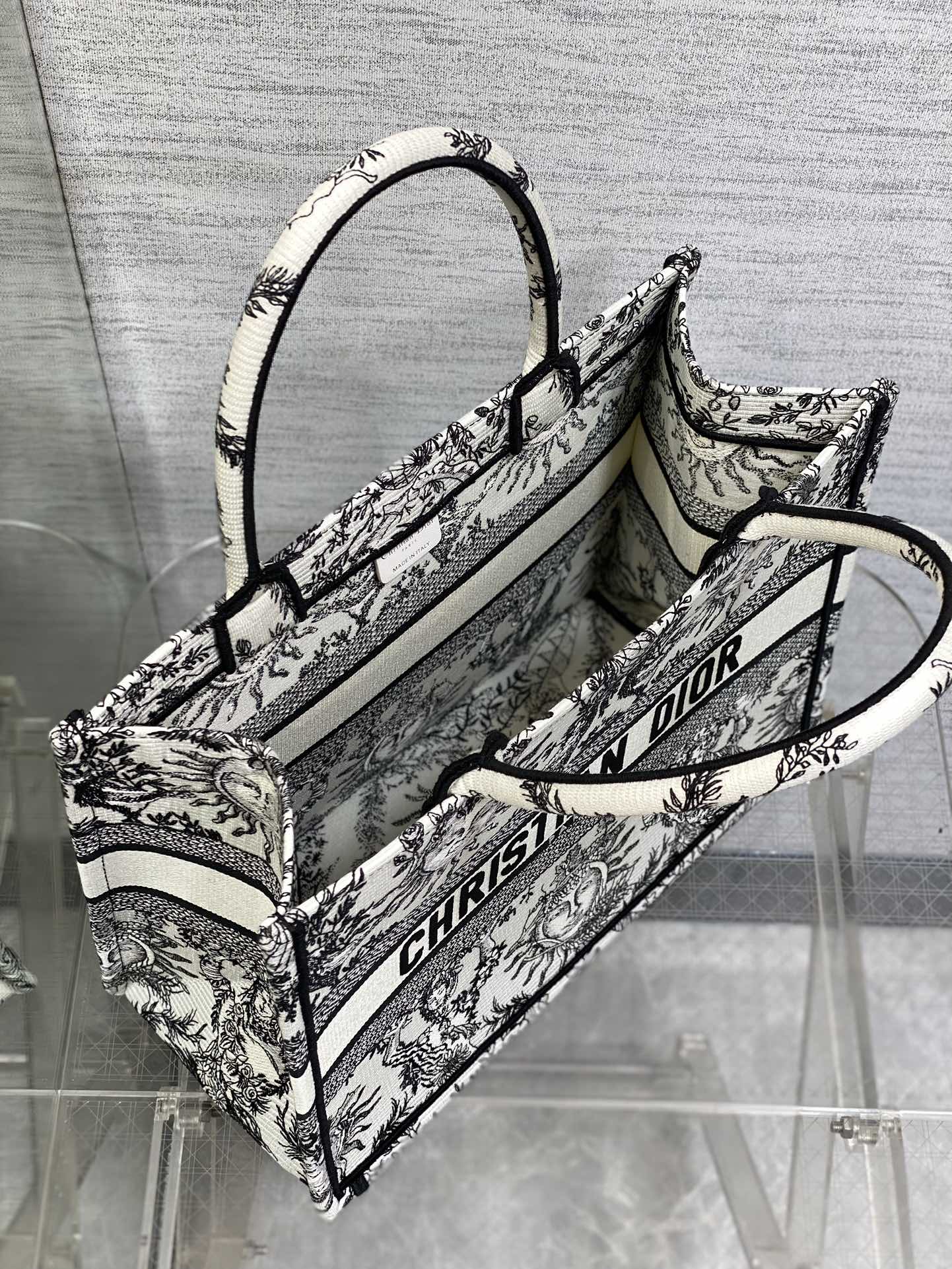 迪D家-2024春夏系列 Book Tote 太陽刺繡 黑白色 中號
