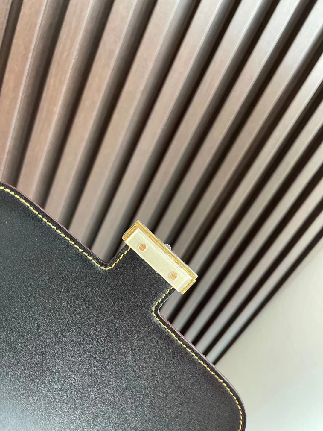 小愛款-Constance 19 唇膏粉拼黑色黃色線 金扣