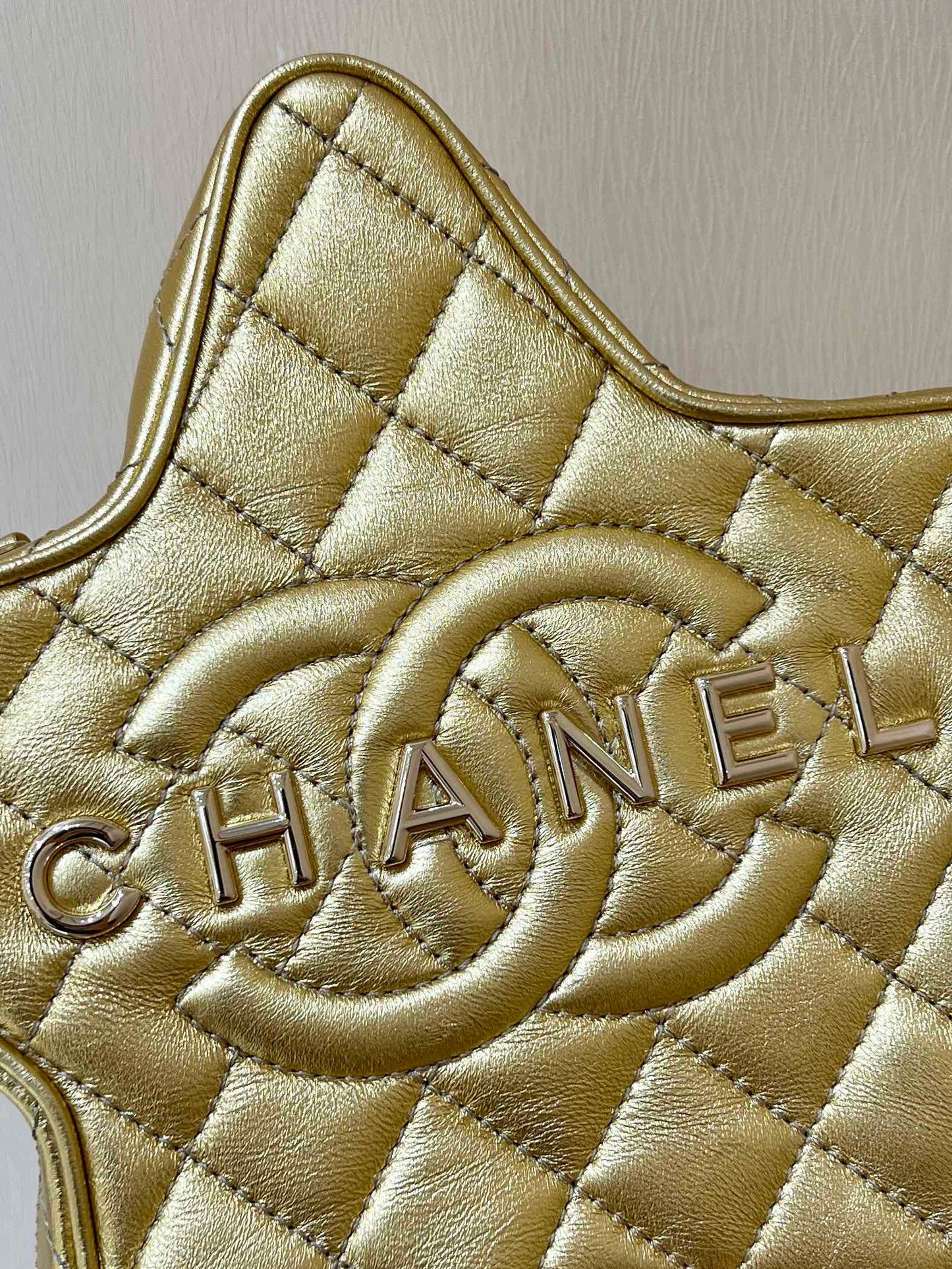 小香家-Chanel 24c 早春度假系列限量版 星星包 金色