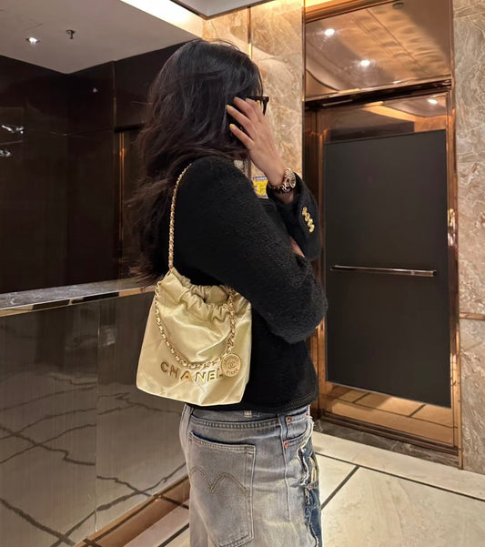 小香家-2023春夏新款 22BAG Mini 小雞黃 上身圖