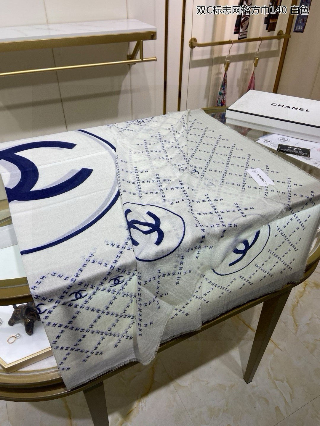 小香家-2024大logo方格圍巾 白色