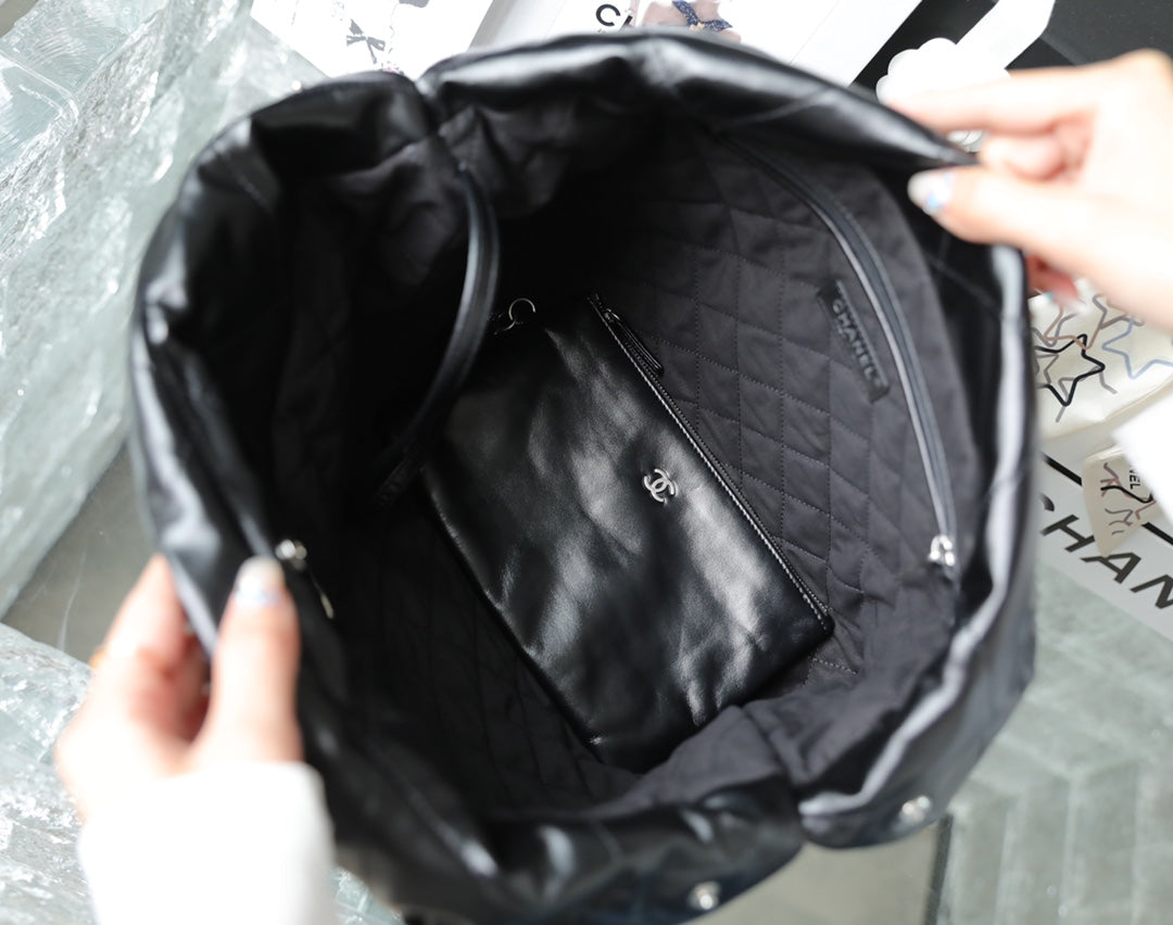 小香家-22S 22Bag 亮面小牛皮中號 黑色銀扣