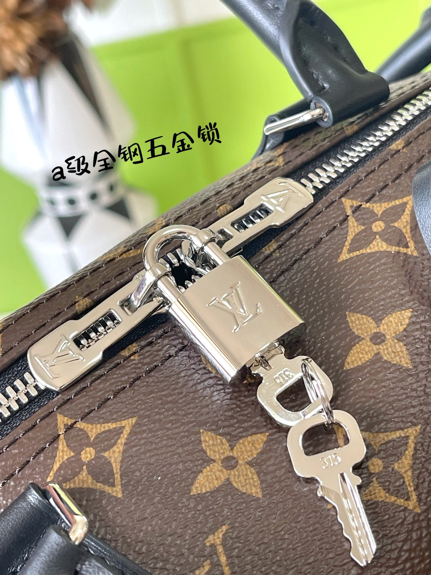 路L家-M12243 𝐒𝐏𝐄𝐄𝐃𝐘 𝐒𝐎𝐅𝐓 𝟑𝟎 𝐃𝐀𝐑𝐊 動態晶片黑手袋 棕色
