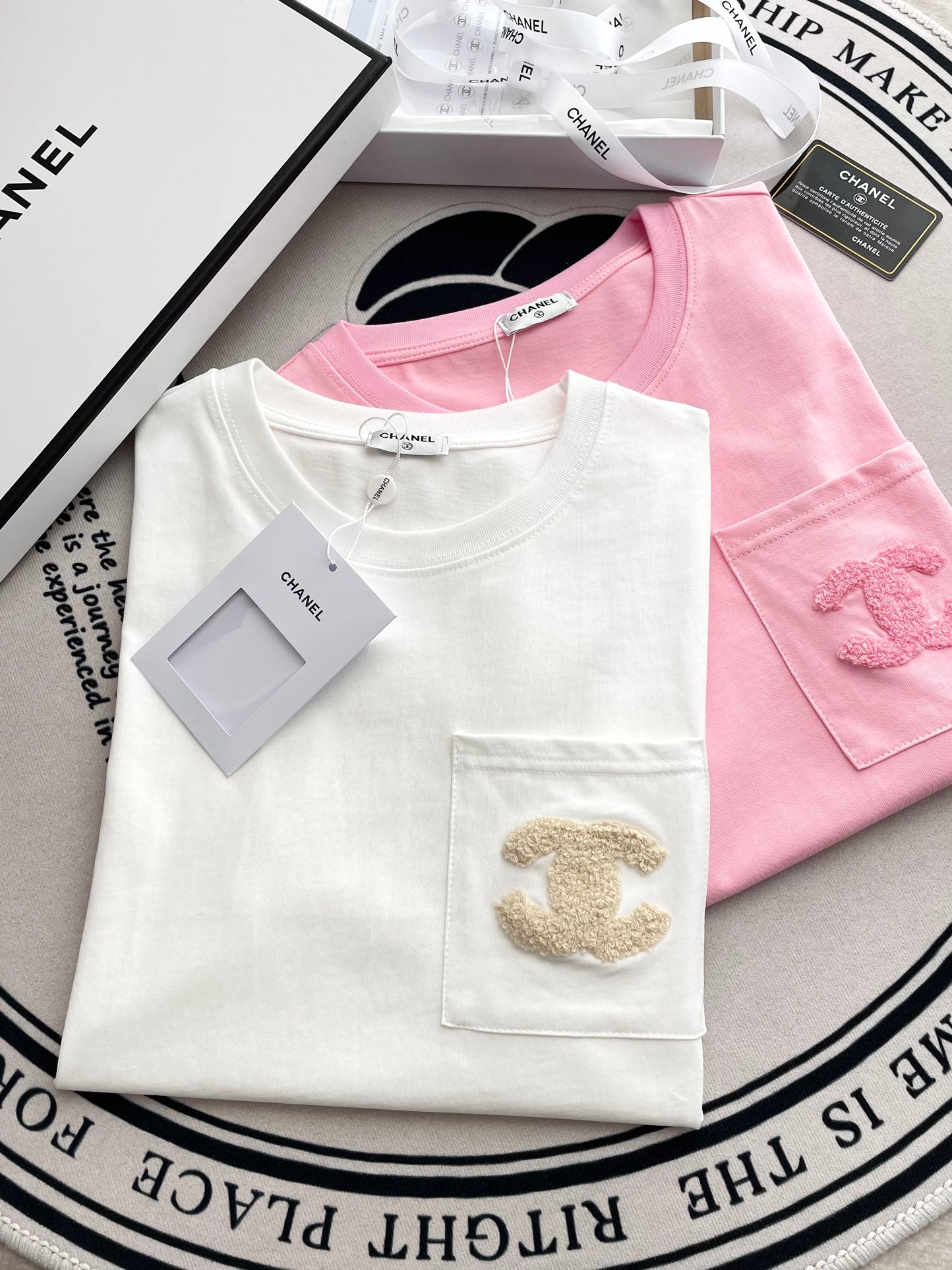 小香家-2403 立體Logo短袖Tee 白色