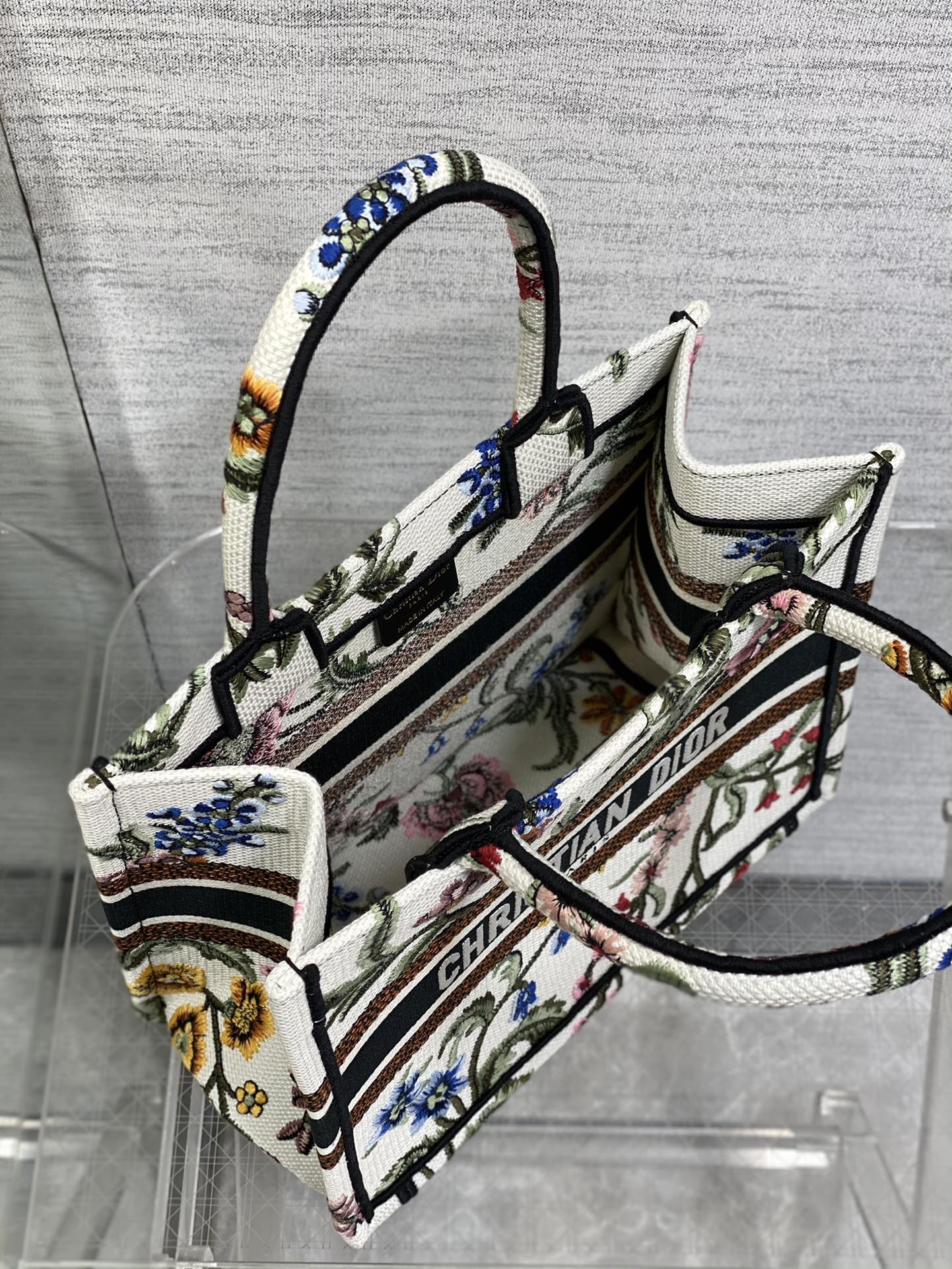迪D家 Book Tote 刺繡字母白花 小號26.5cm
